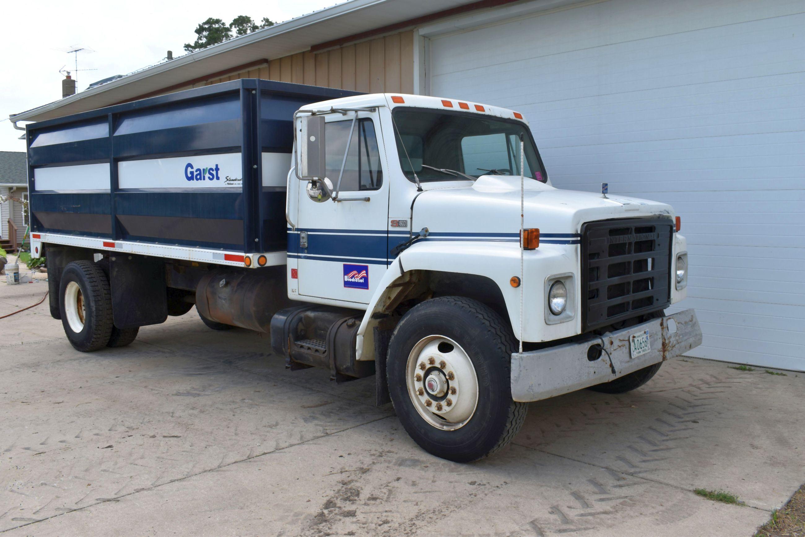 1984 International S-1900 Single Axle Grain Truck, DT466 Diesel, 5 x 2 Trans., 238,801 Actual Miles,