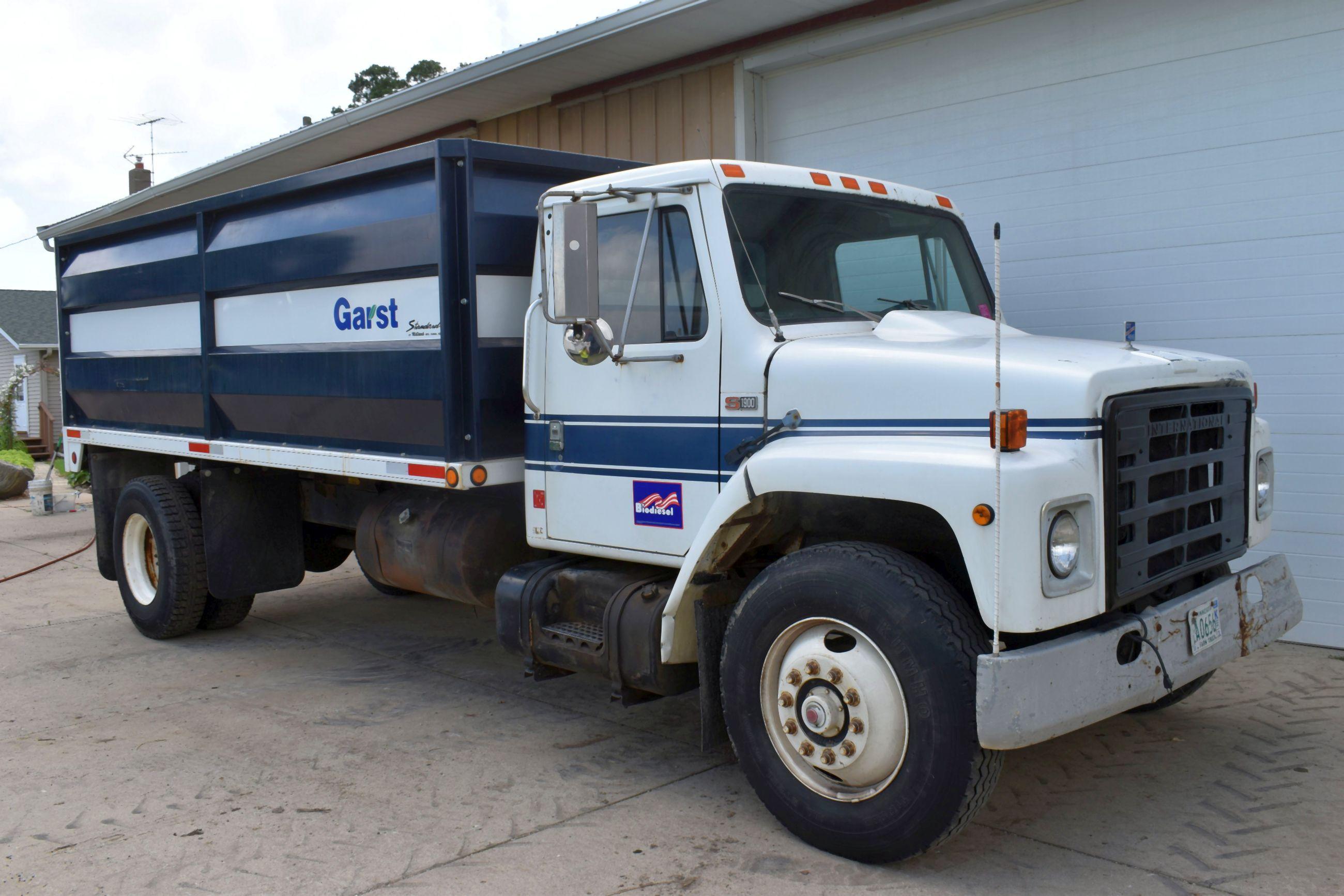 1984 International S-1900 Single Axle Grain Truck, DT466 Diesel, 5 x 2 Trans., 238,801 Actual Miles,