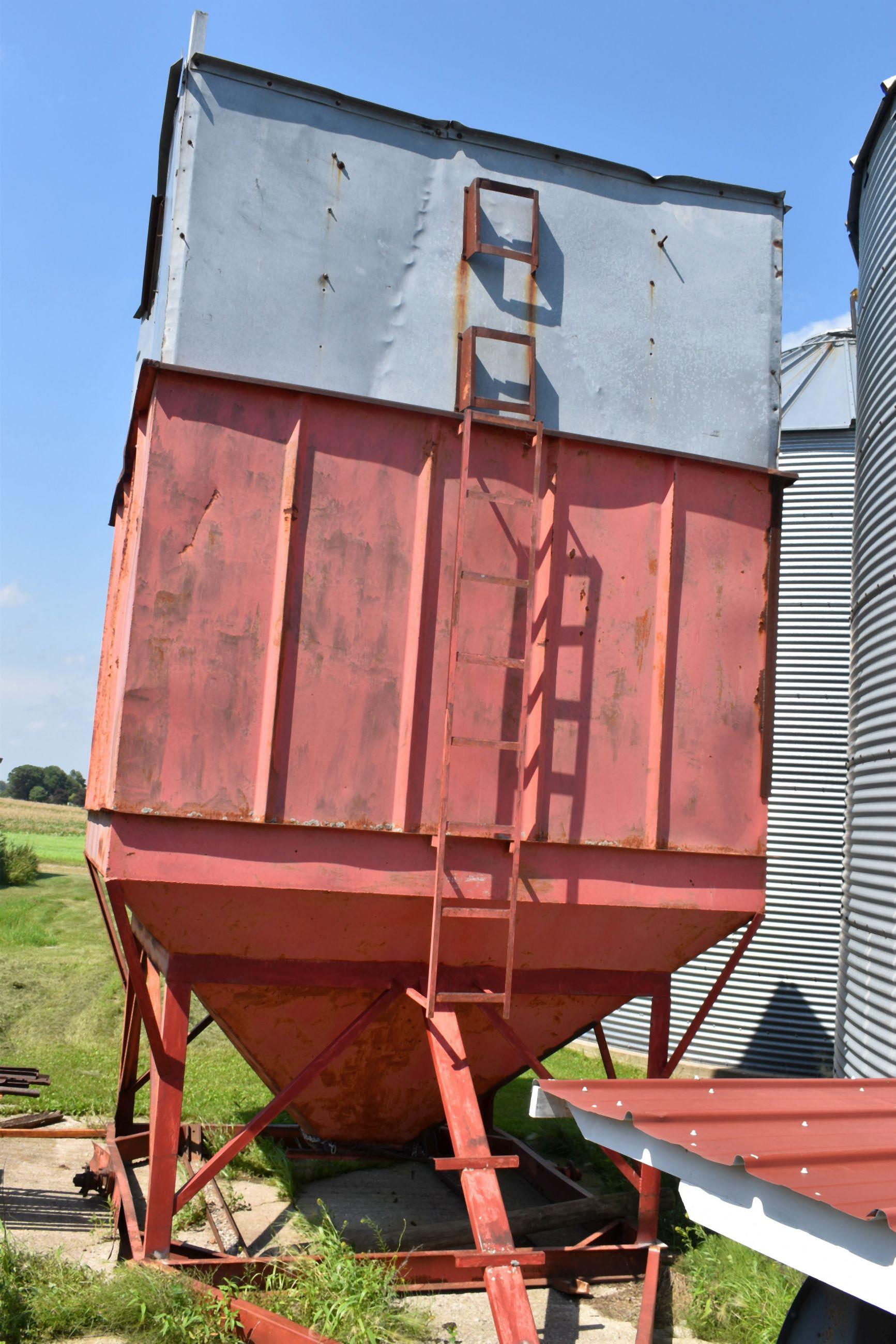 Lowry 1400 Bushel Holding Bin, Has Hitch, No Wheels