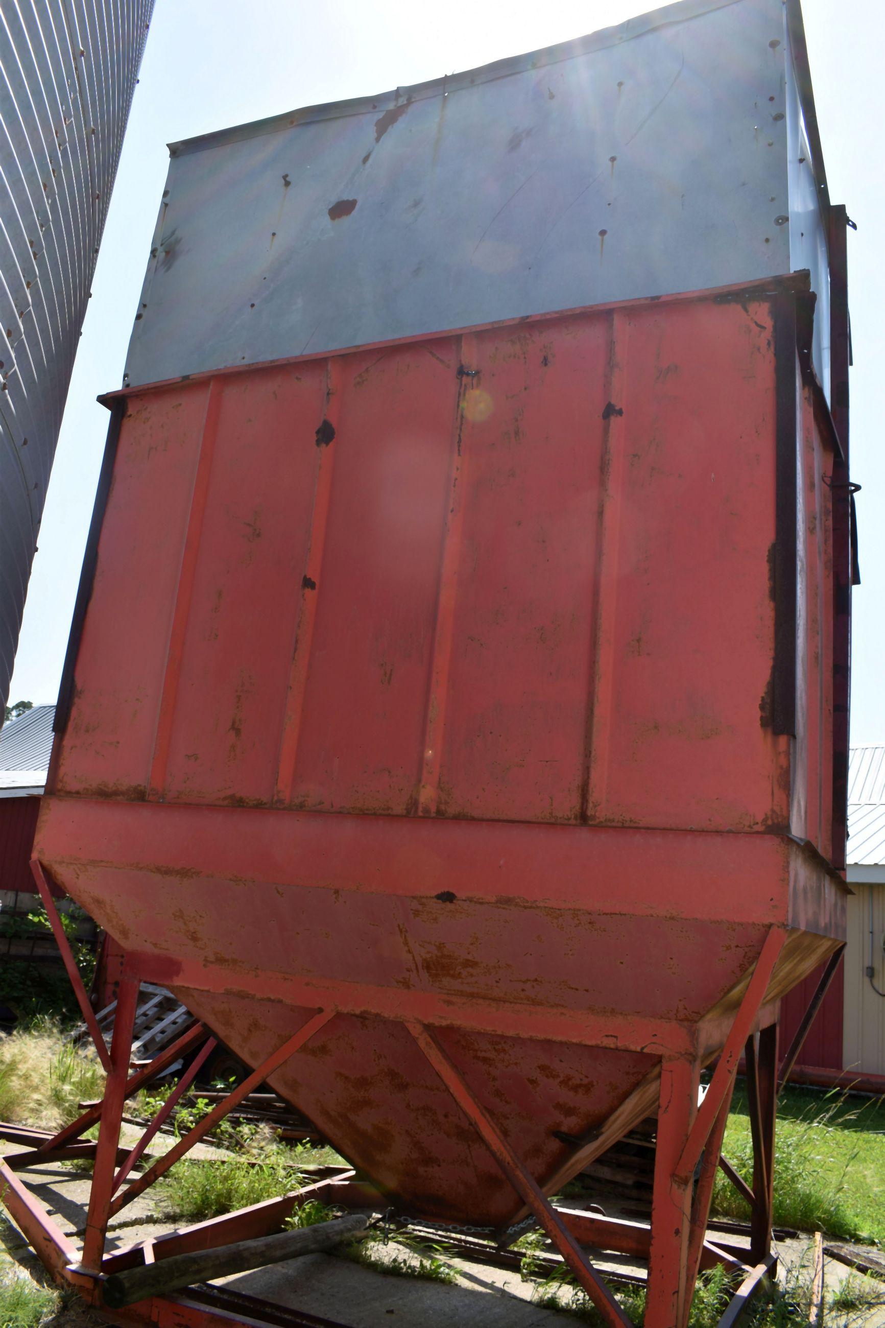 Lowry 1400 Bushel Holding Bin, Has Hitch, No Wheels