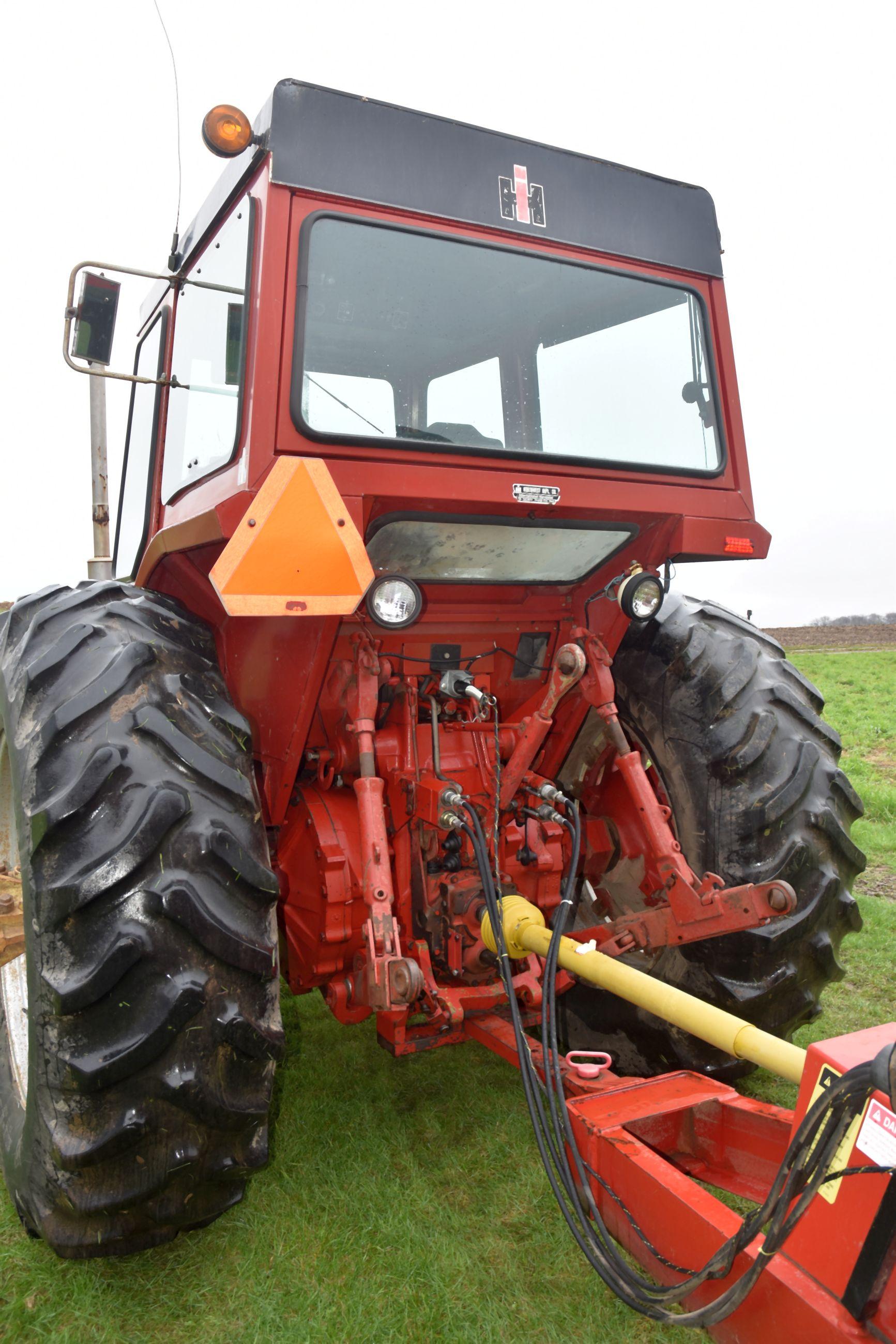 1974 IHC 1568, V8 Diesel, 20.8x38 Axle Duals, 5177 Hours, Cab, 3pt, Dual PTO, Aux Fuel Tank, Front F