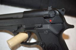 Beretta US 9mm M9, SN:M94764, With Soft Case