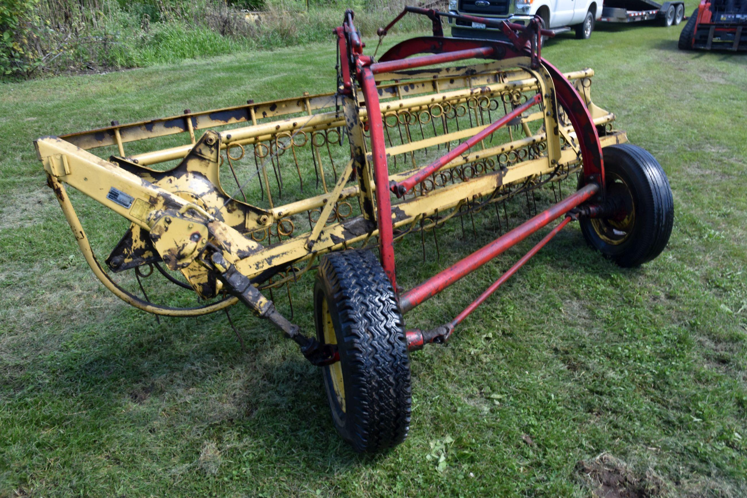 New Holland 56 Hay Rake, 5 Bar