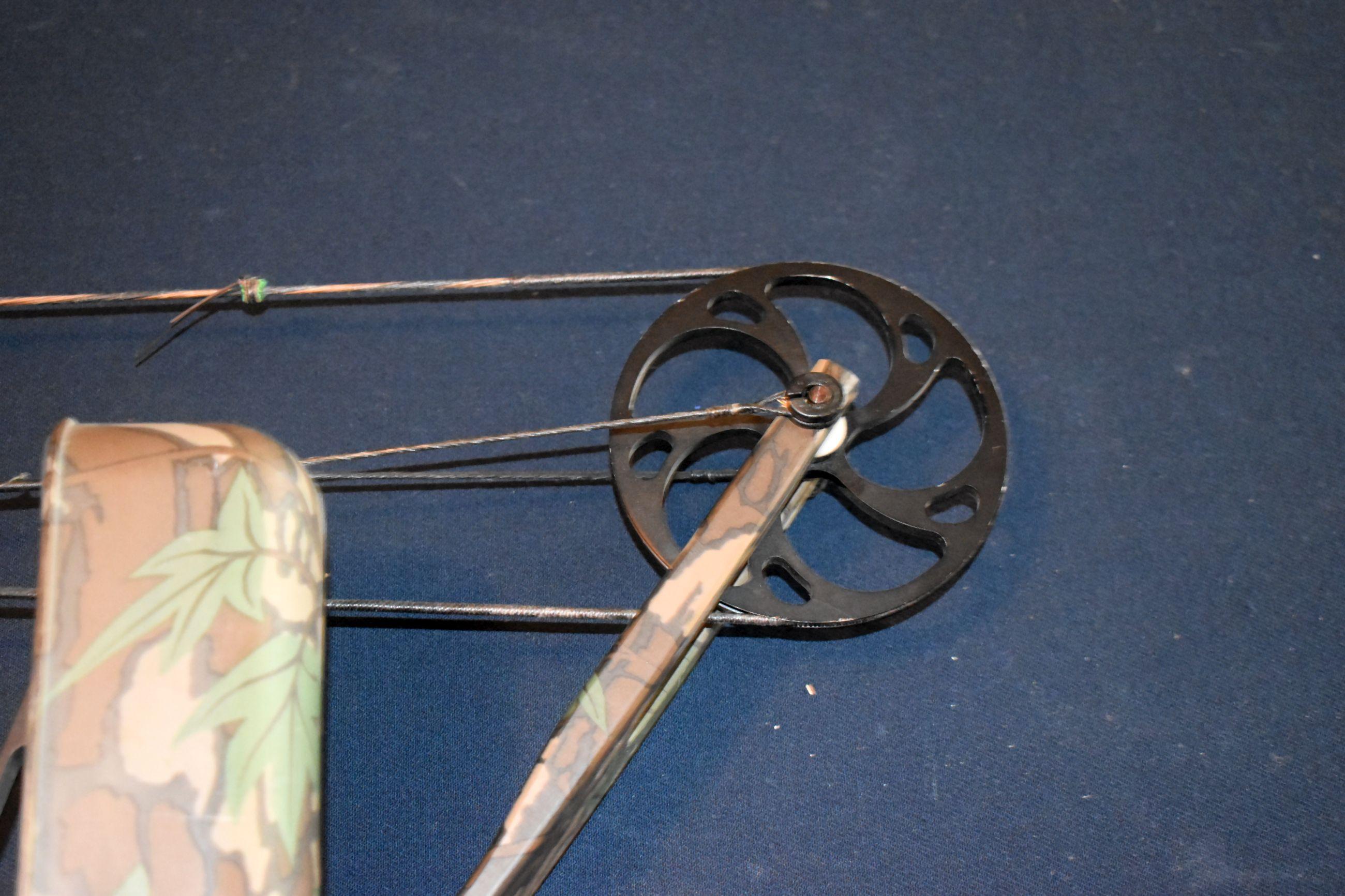 Mathews Solo Cam MQ-32, Single Cam, Quick Tune Arrow Rest, Peep Sight, Arrow Web Quiver,