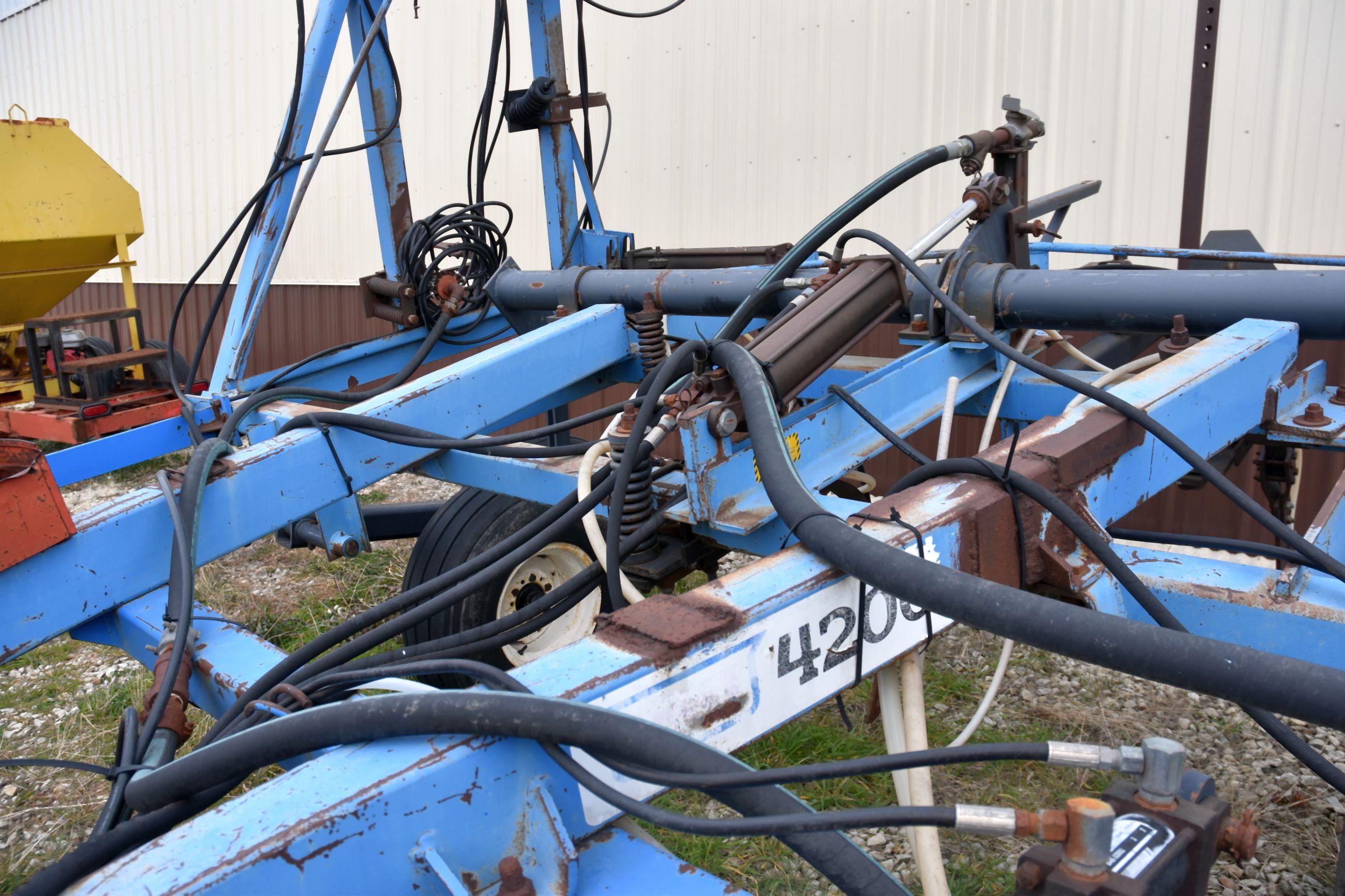 DMI Nutri-Placr 4200 Anhydrous Tool Bar, 42', 17 Knife, Broken/Welded Frame, For Parts Only