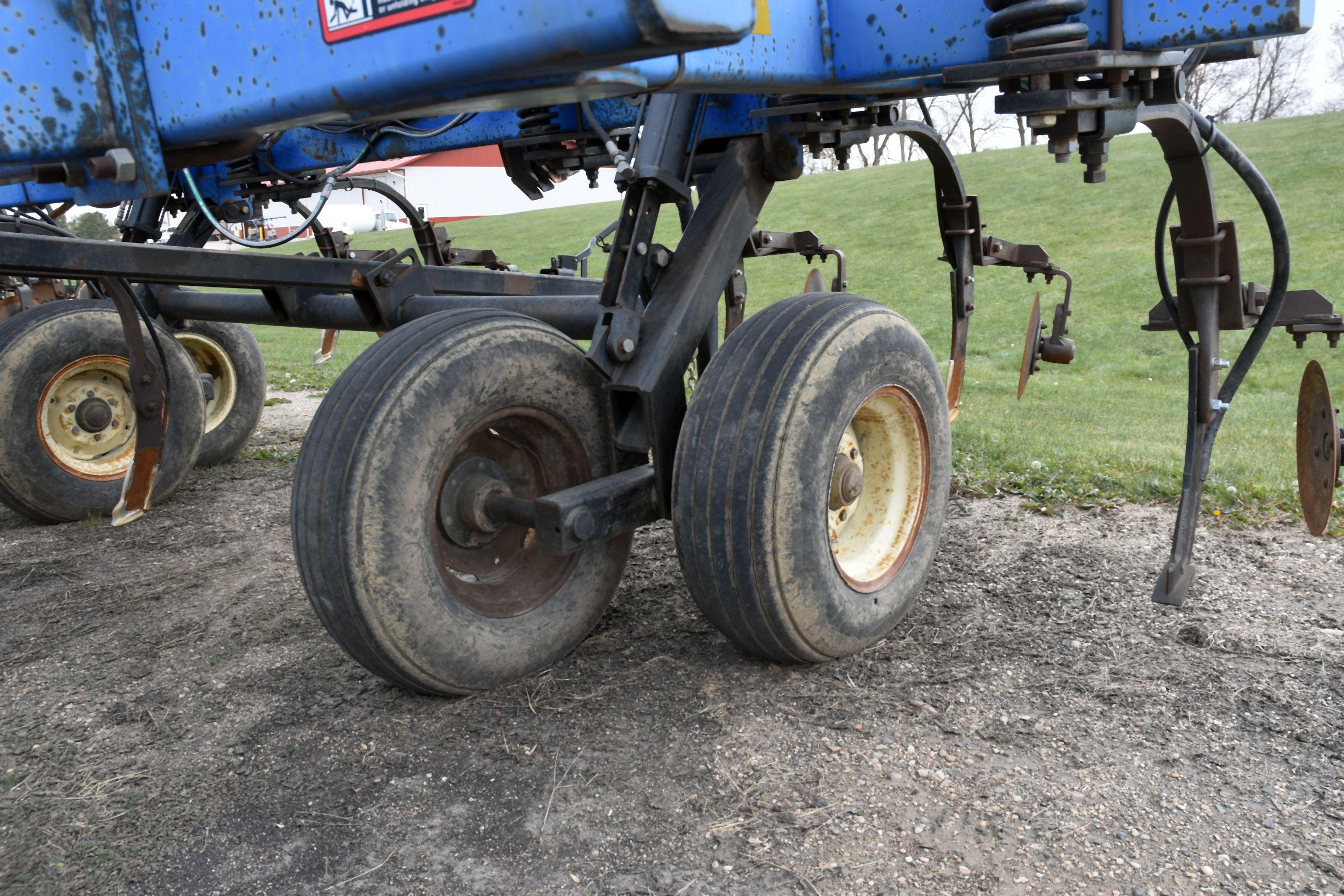 DMI Nutri-Placr 4300 Anhydrous Tool Bar, 37' Or Shutoffs For 32', 15 Knife, Continental Equilizer NH