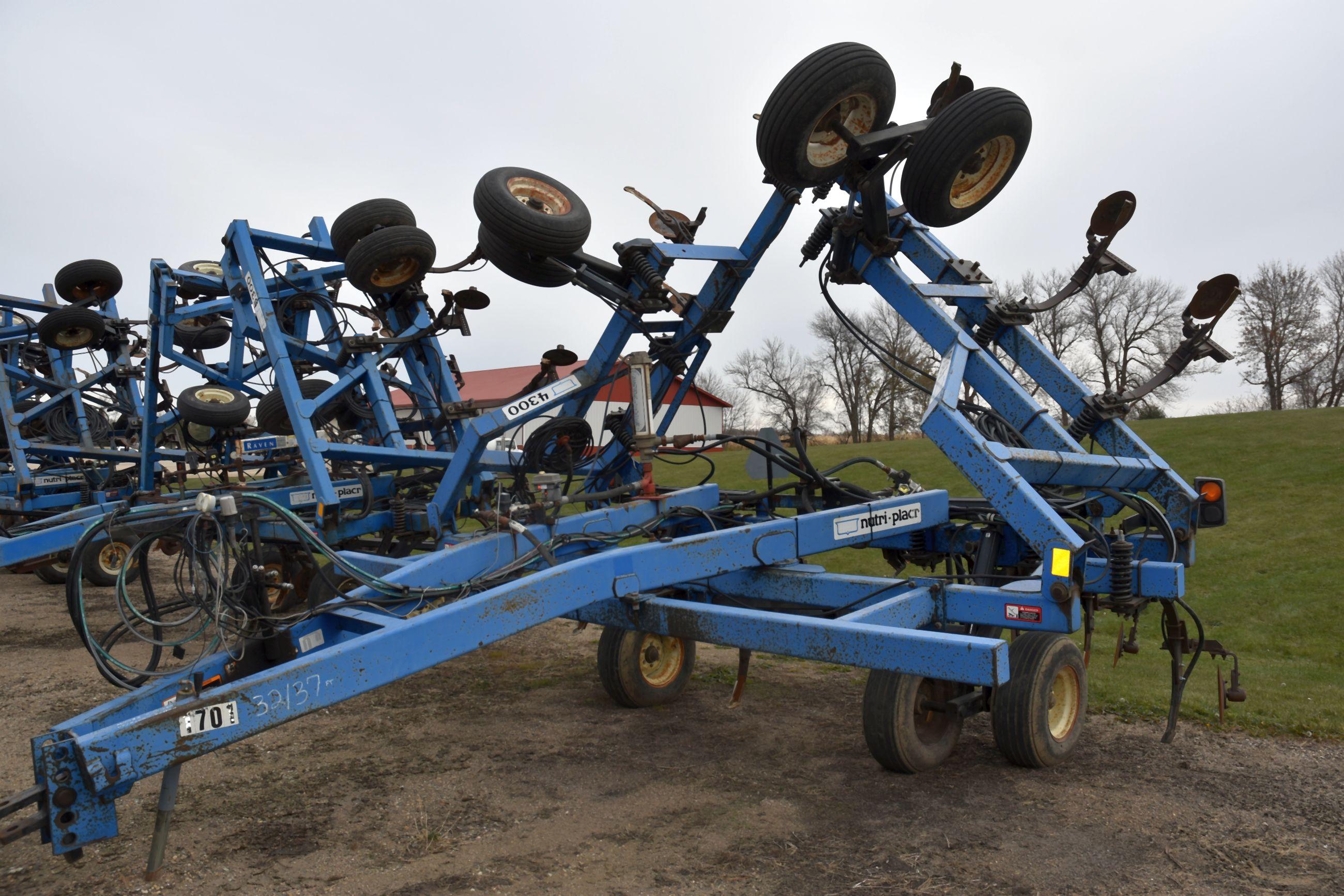 DMI Nutri-Placr 4300 Anhydrous Tool Bar, 37' Or Shutoffs For 32', 15 Knife, Continental Equilizer NH