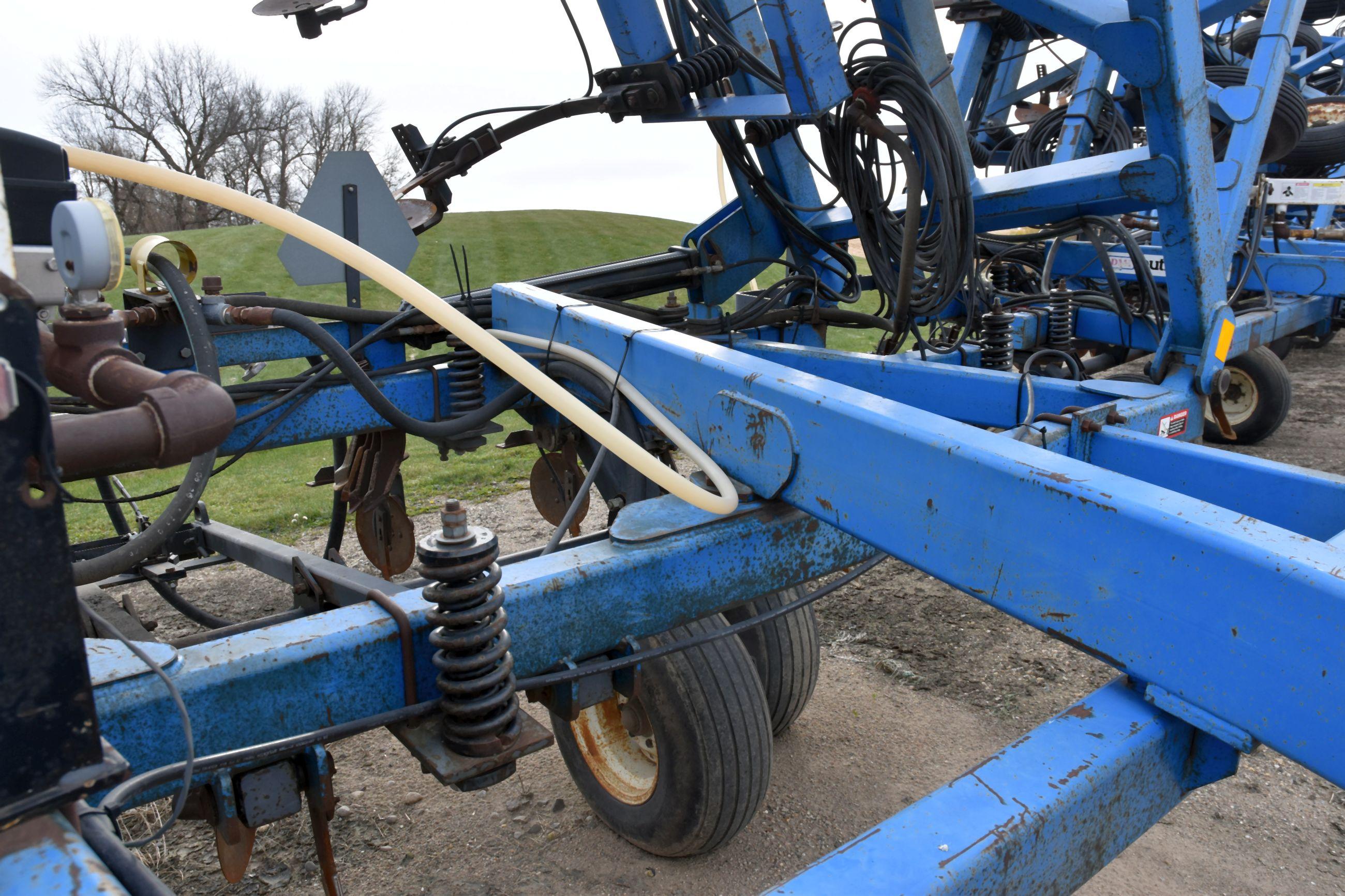 DMI Nutri-Placr 5300 Anhydrous Tool Bar, 47' or shutoffs for 42', 19 Knife, Raven NH3 Cooler With Ra