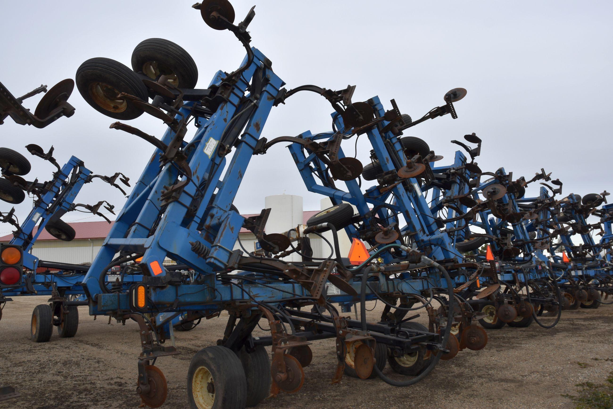 DMI Nutri-Placr 5300 Anhydrous Tool Bar, 52', 21 Knife, Raven NH3 Cooler With Raven 440 Monitor, Cov