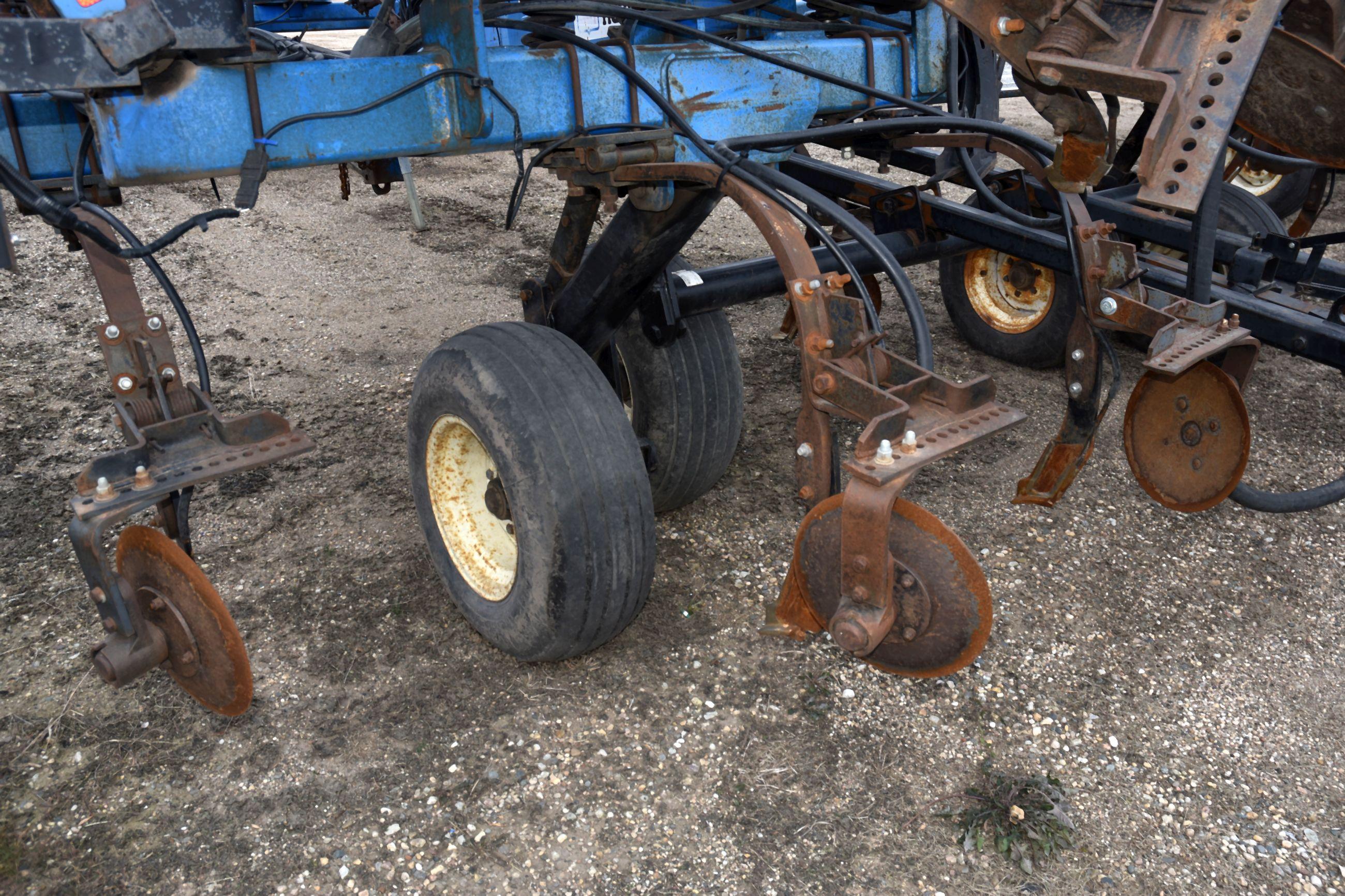 DMI Nutri-Placr 5300 Anhydrous Tool Bar, 52', 21 Knife, Raven NH3 Cooler With Raven 440 Monitor, Cov