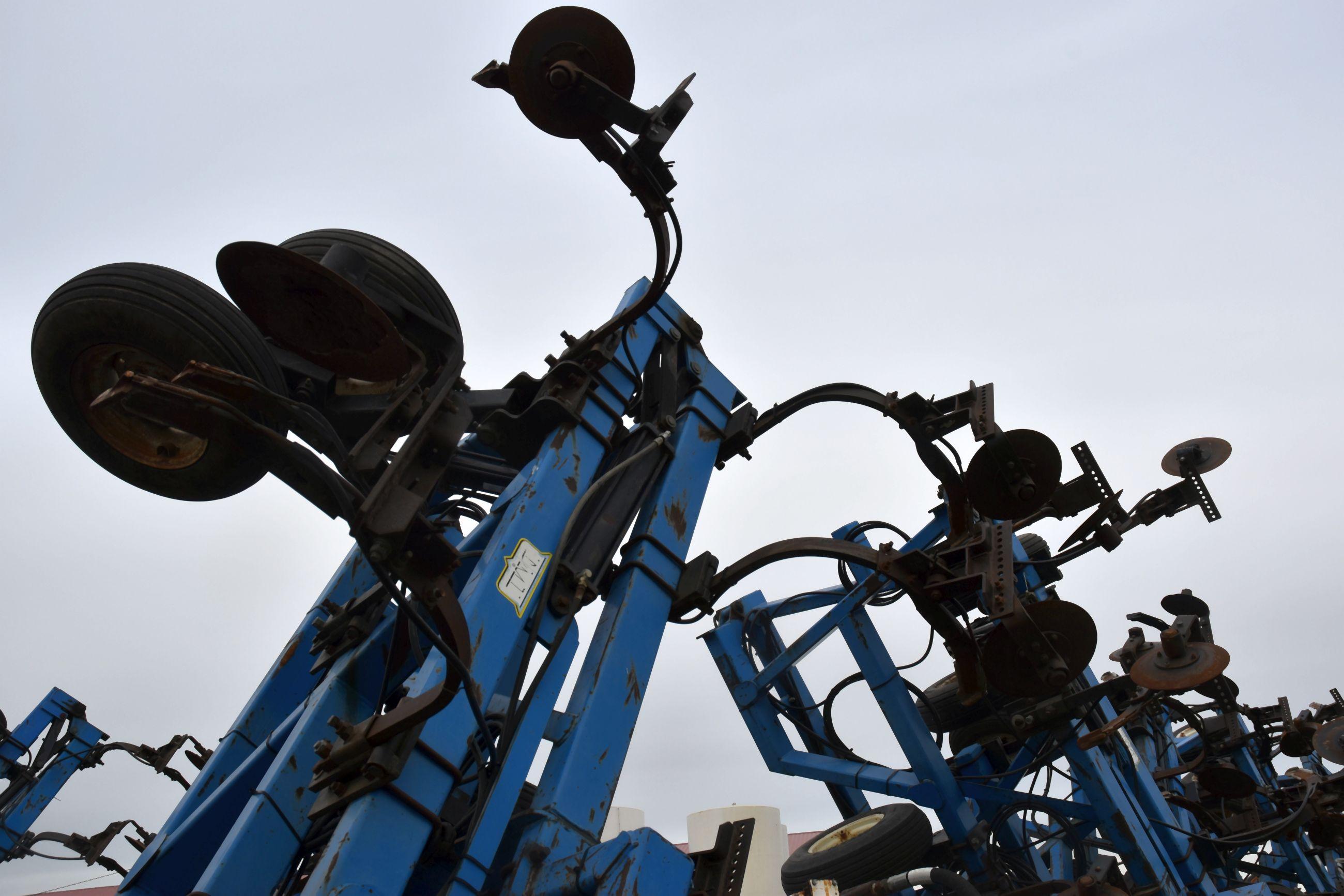 DMI Nutri-Placr 5300 Anhydrous Tool Bar, 52', 21 Knife, Raven NH3 Cooler With Raven 440 Monitor, Cov