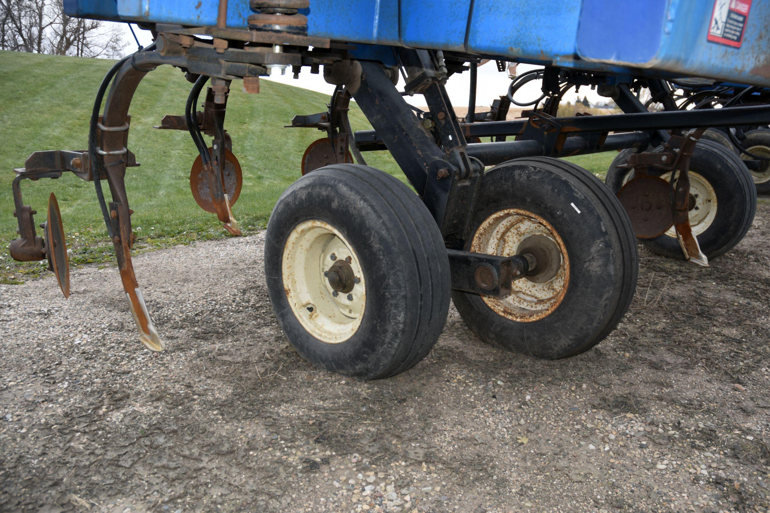 DMI Nutri-Placr 5300 Anhydrous Tool Bar, 52', 21 Knife, Raven NH3 Cooler With Raven 440 Monitor, Cov