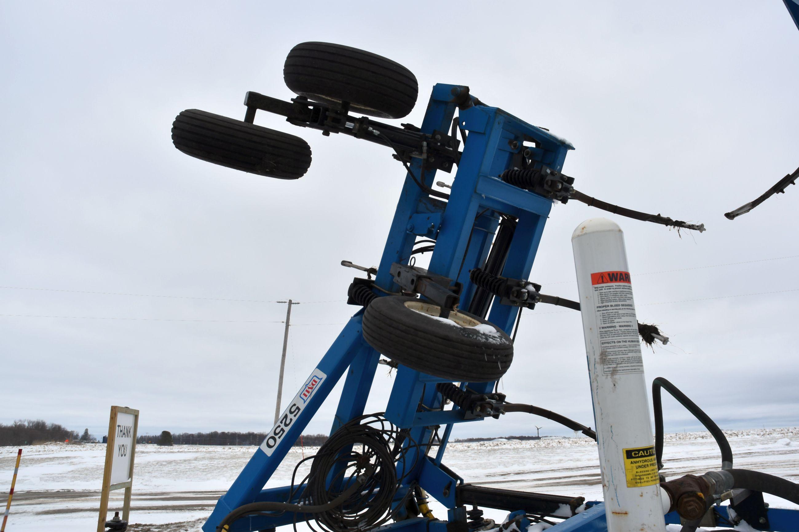 DMI Nutri-Placr 5250 Anhydrous Tool Bar, 47', 19 Shank, Contrinental NH3 Cooler With Raven Monitor,