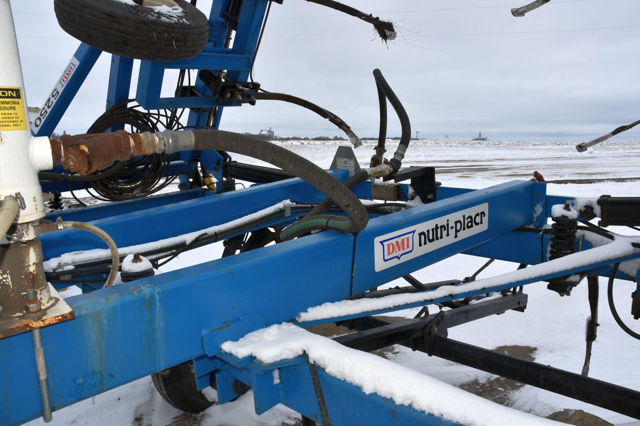 DMI Nutri-Placr 5250 Anhydrous Tool Bar, 47', 19 Shank, Contrinental NH3 Cooler With Raven Monitor,