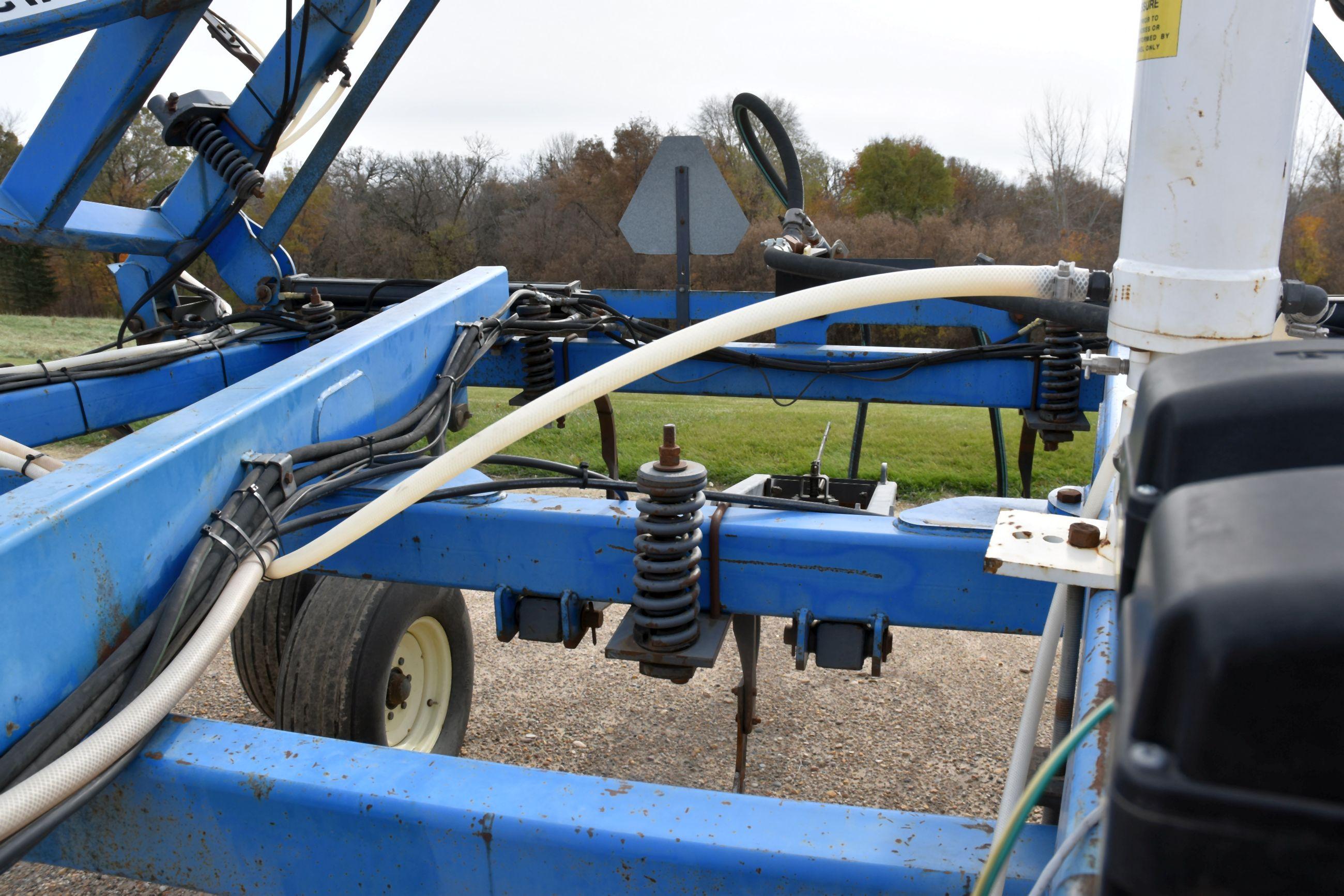 DMI Nutri-Placr 4300 Anhydrous Tool Bar, 37', 15 Knife, NH3 Cooler With Raven 440 Monitor, Walking T