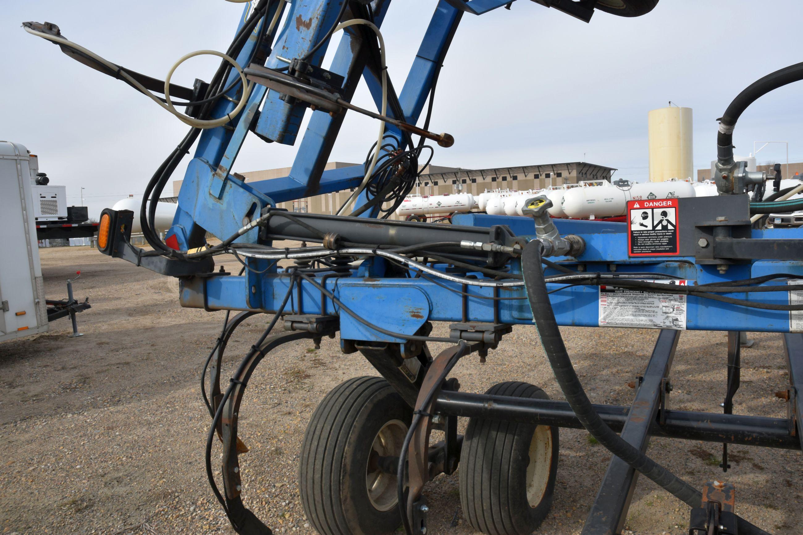 DMI Nutri-Placr 5300 Anhydrous Tool Bar, 40', 19 Knife, NH3 Cooler With Raven 440 Monitor, Walking T