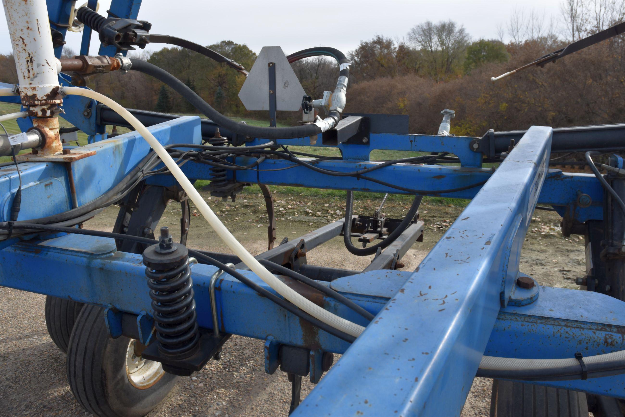 DMI Nutri-Placr 5300 Anhydrous Tool Bar, 40', 19 Knife, NH3 Cooler With Raven 440 Monitor, Walking T