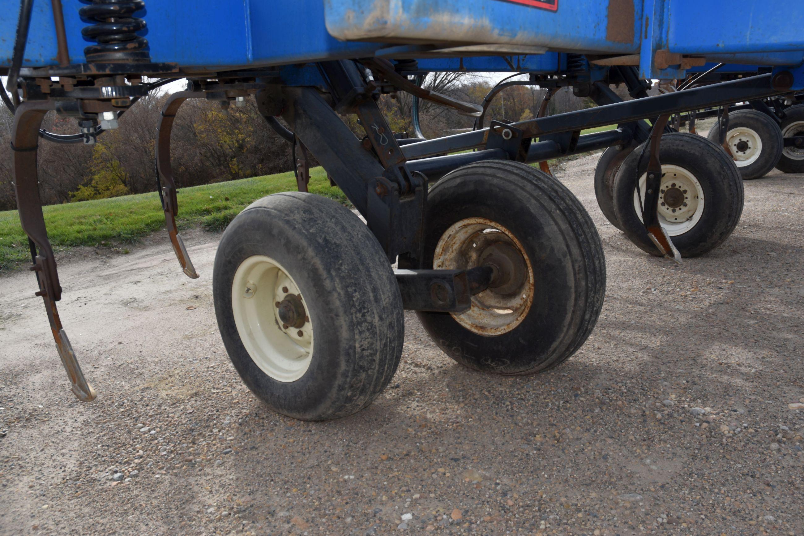 DMI Nutri-Placr 5300 Anhydrous Tool Bar, 52', 21 Knife, NH3 Cooler With Raven 440 Monitor, Walking T