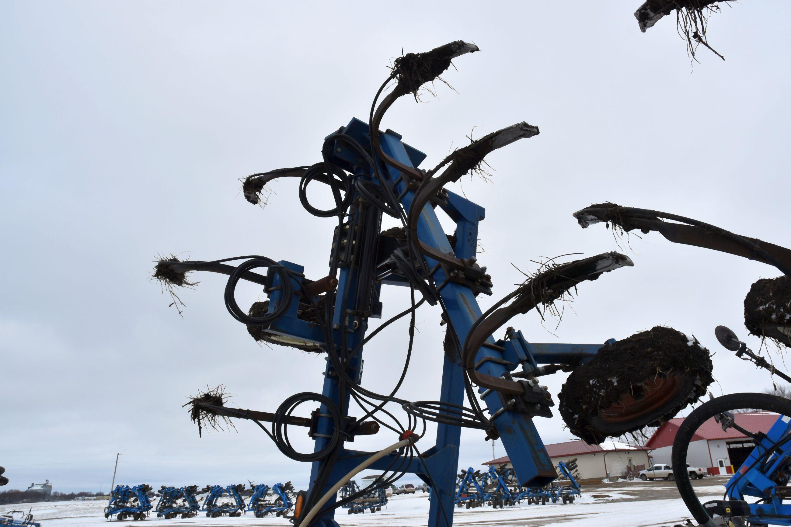 Blu-Jet LandWalker Anhydrous Tool Bar, 19 Shank, 47', Raven NH3 Cooler With Monitor, Walking Tandems