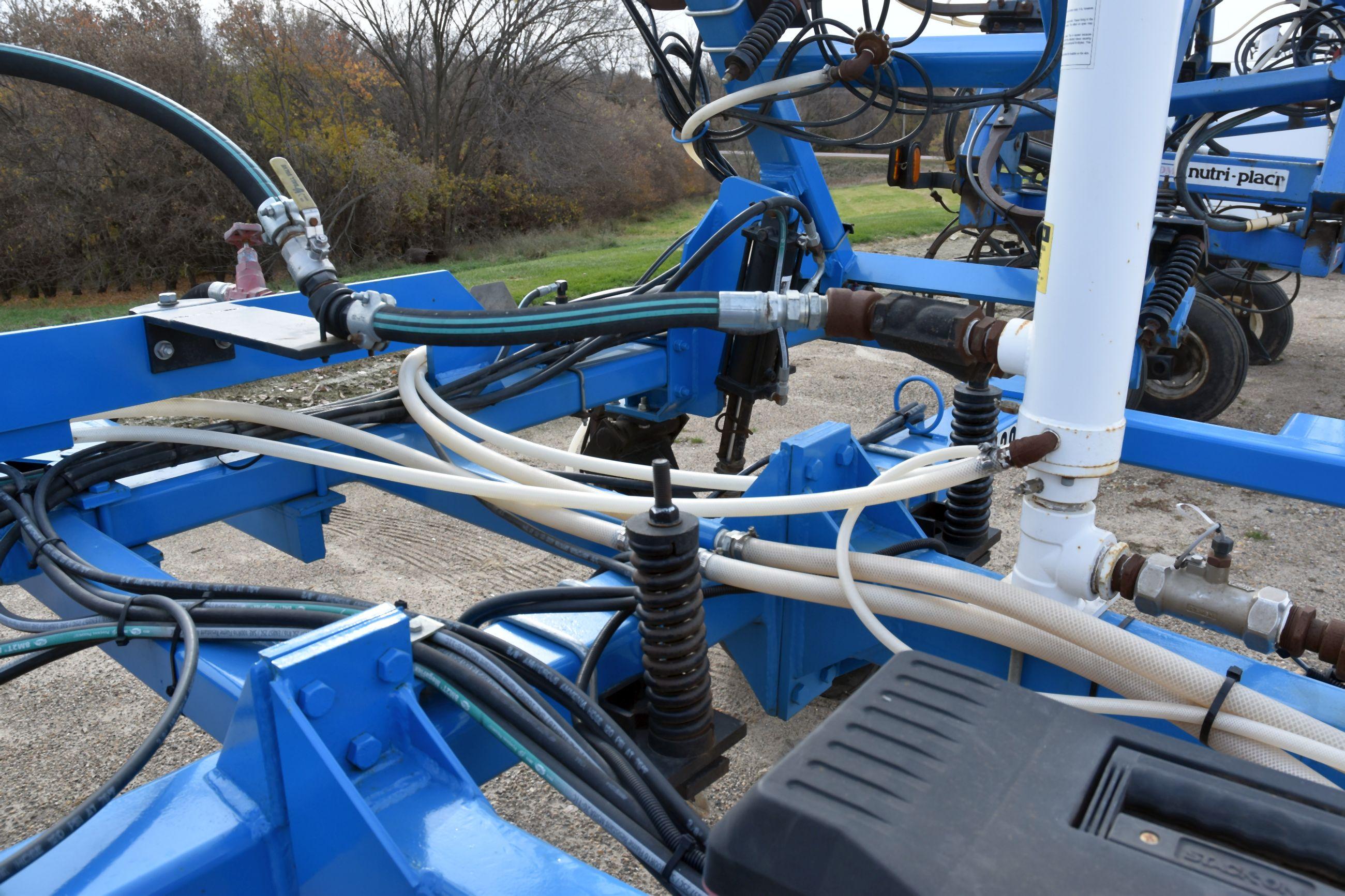 Blu-Jet Anhydrous Tool Bar, 37', 15 Knife, NH3 Cooler With Raven 440 Monitor, Single Wheels, Has Bee