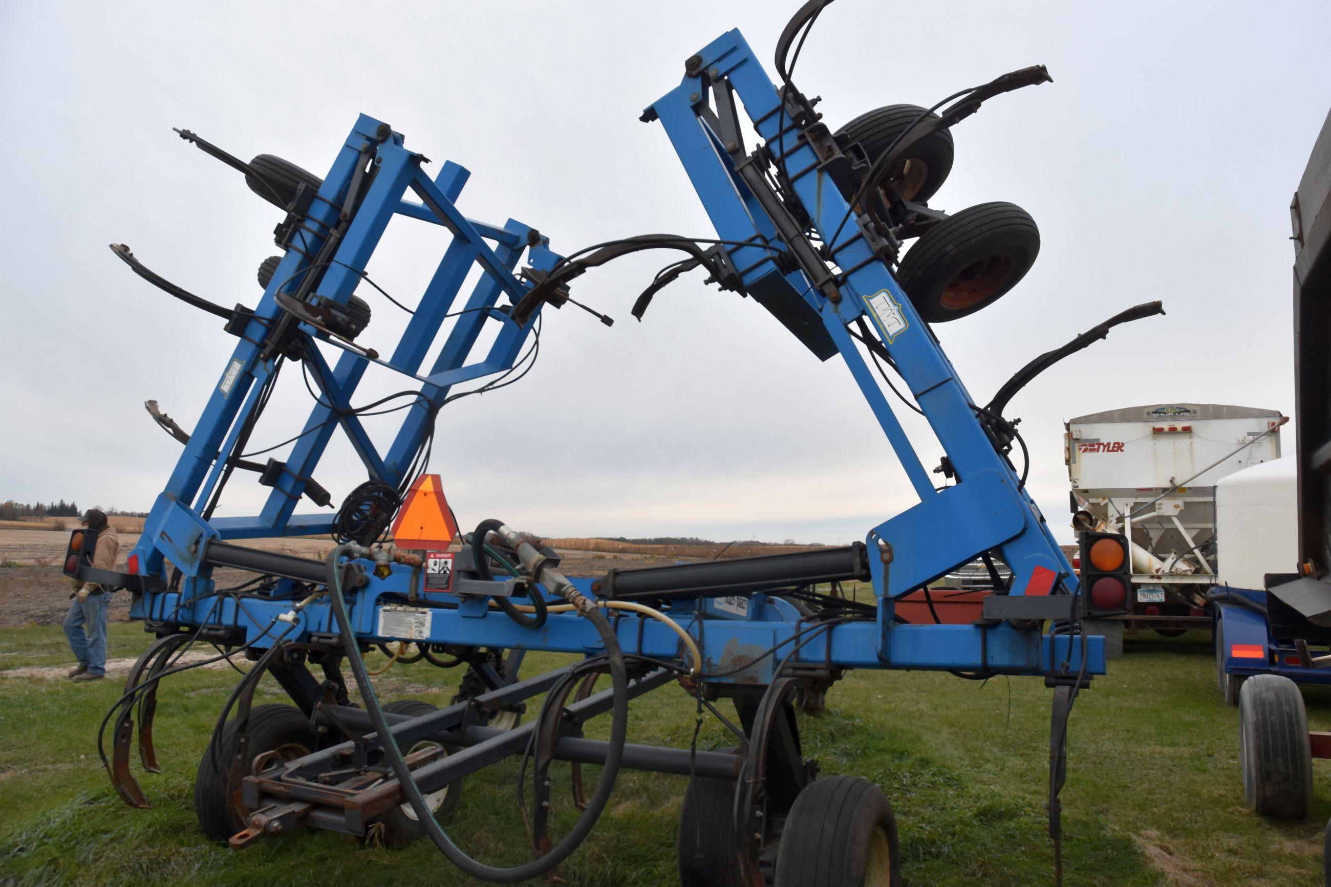 DMI Nutri-Placr 5300 Anhydrous Tool Bar, 42', 17 Knife, Ground Driven Control Cooler, Walking Tandem