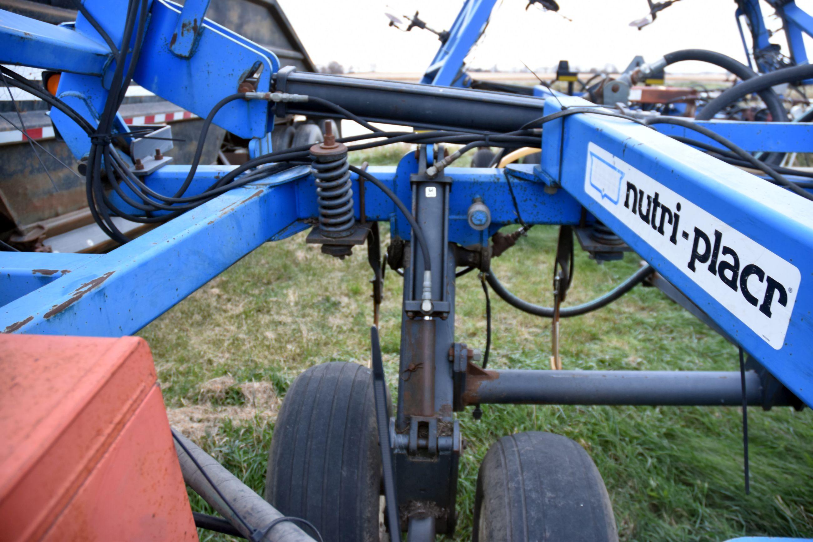 DMI Nutri-Placr 5300 Anhydrous Tool Bar, 42', 17 Knife, Ground Driven Control Cooler, Walking Tandem