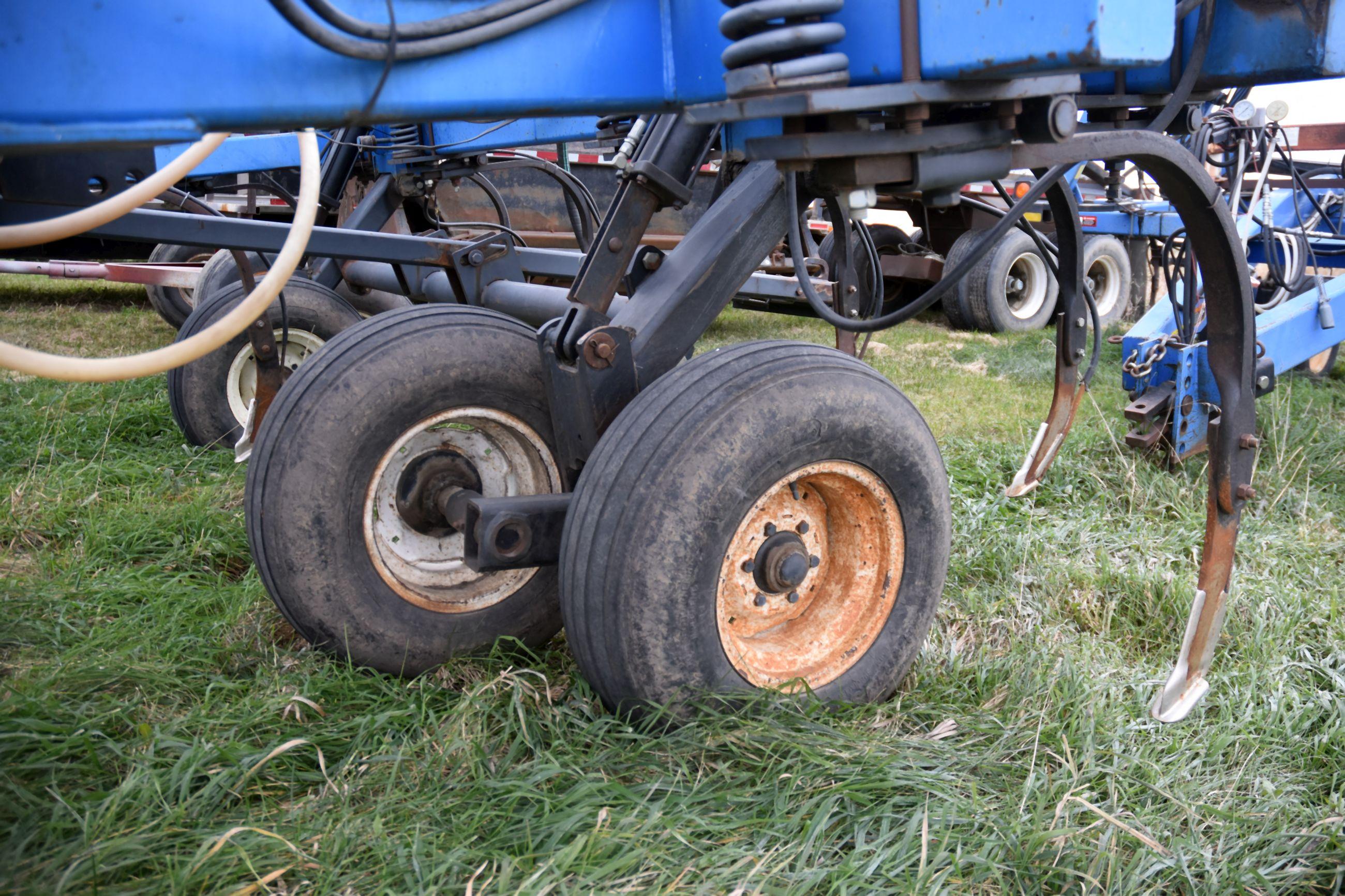 DMI Nutri-Placr 5300 Anhydrous Tool Bar, 42', 17 Knife, Ground Driven Control Cooler, Walking Tandem