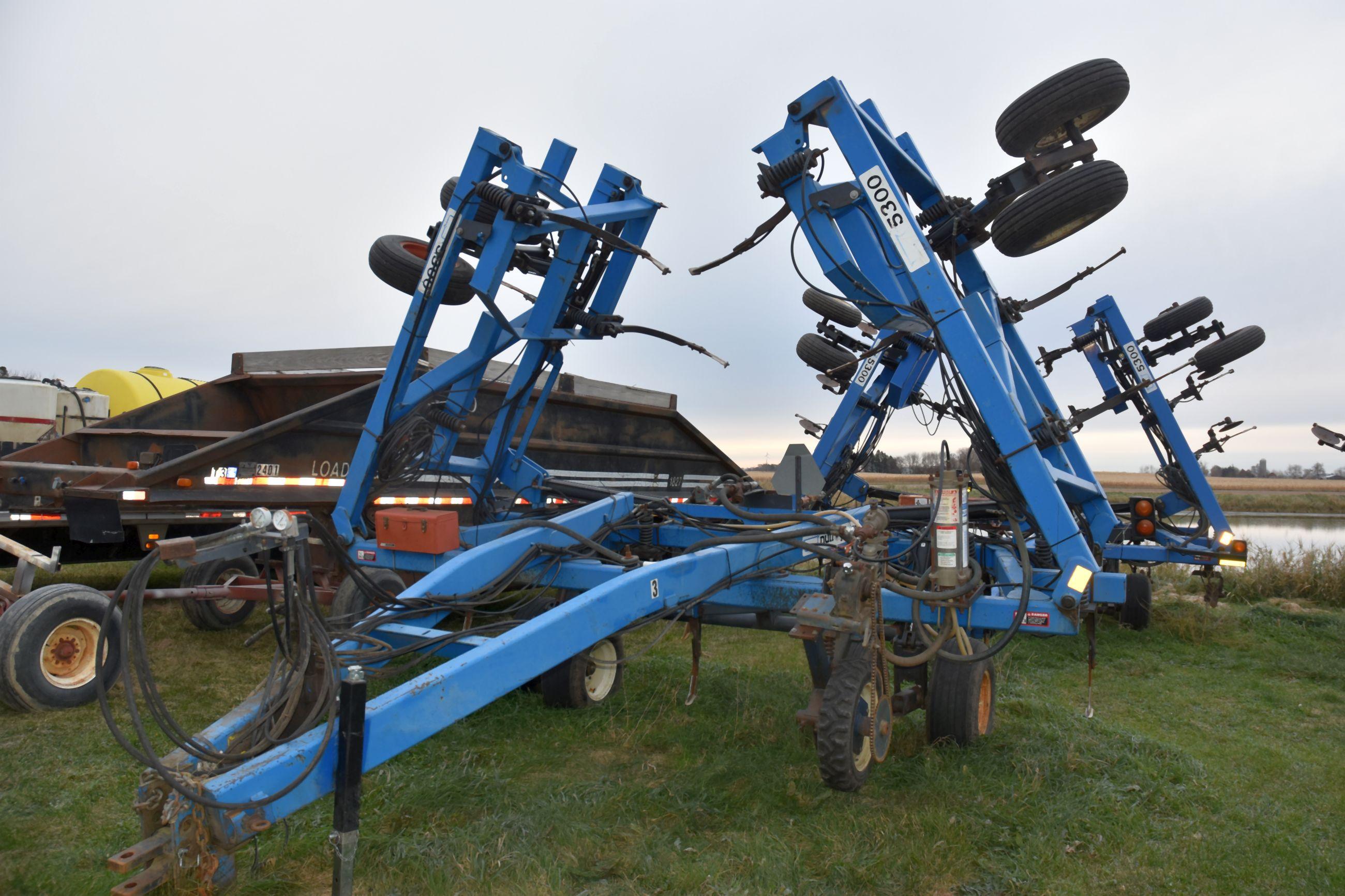 DMI Nutri-Placr 5300 Anhydrous Tool Bar, 42', 17 Knife, Ground Driven Control Cooler, Walking Tandem