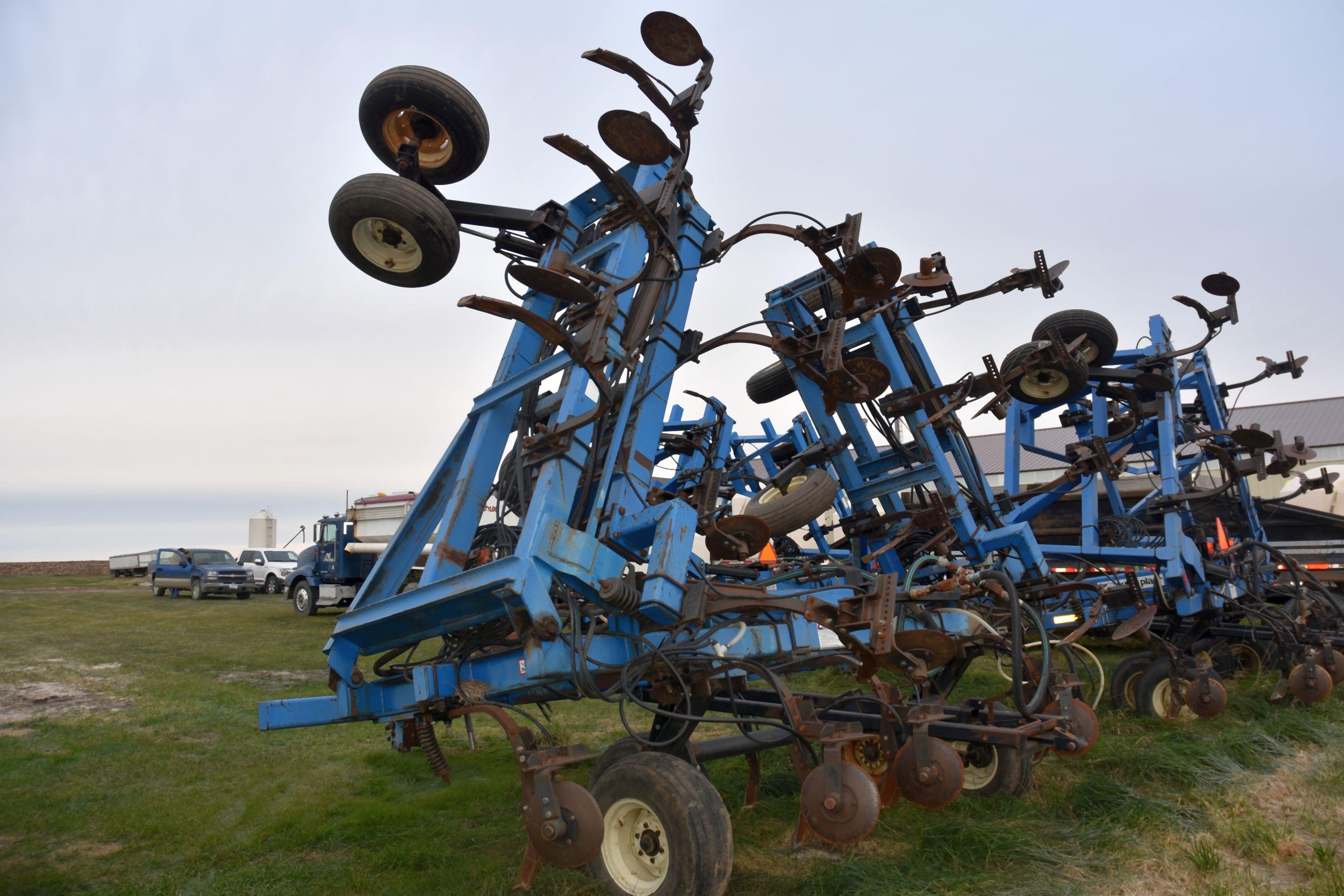 DMI Nutri-Placr 5250 Anhydrous Tool Bar, 52', 21 Knife, Raven NH3 Cooler With Raven 700 Monitor, Cov