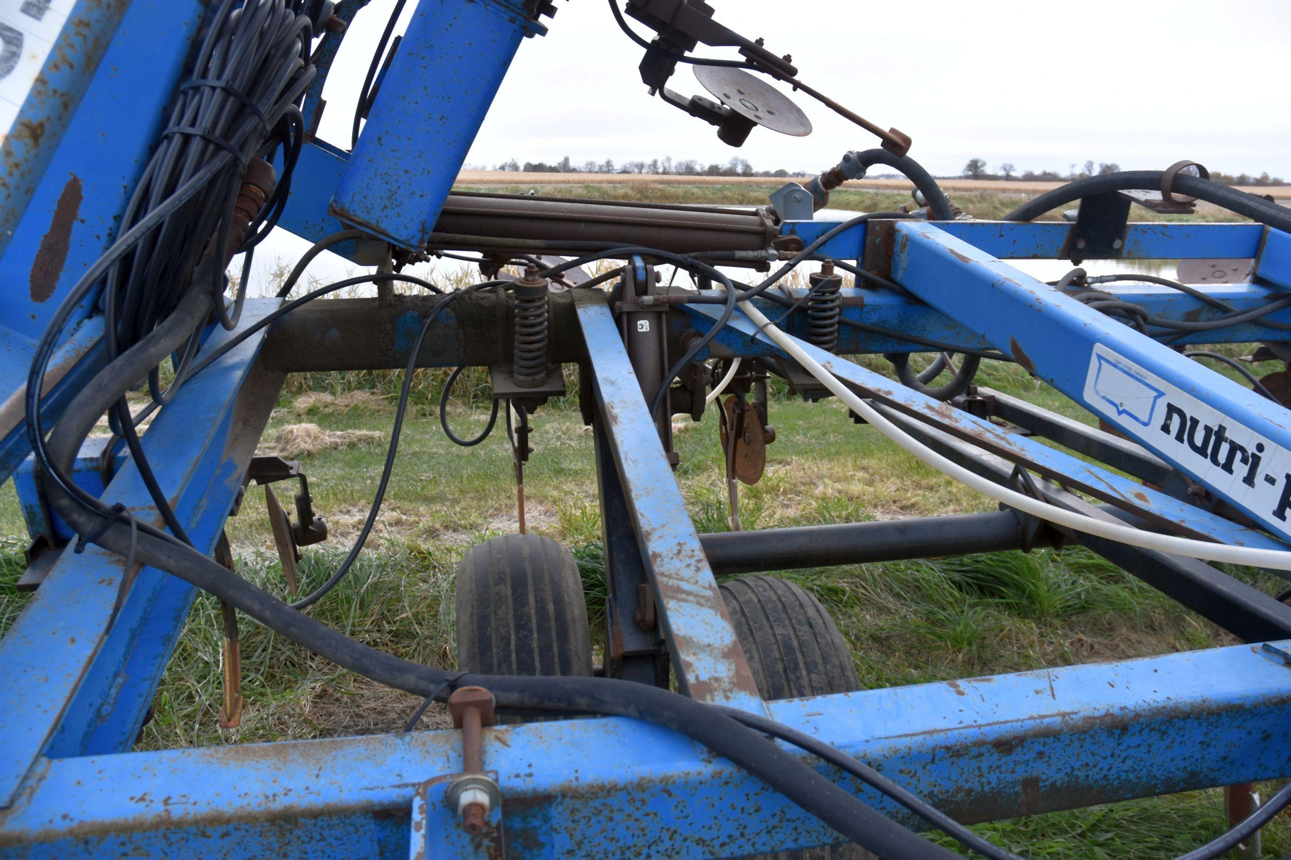 DMI Nutri-Placr 5250 Anhydrous Tool Bar, 52', 21 Knife, Raven NH3 Cooler With Raven 700 Monitor, Cov