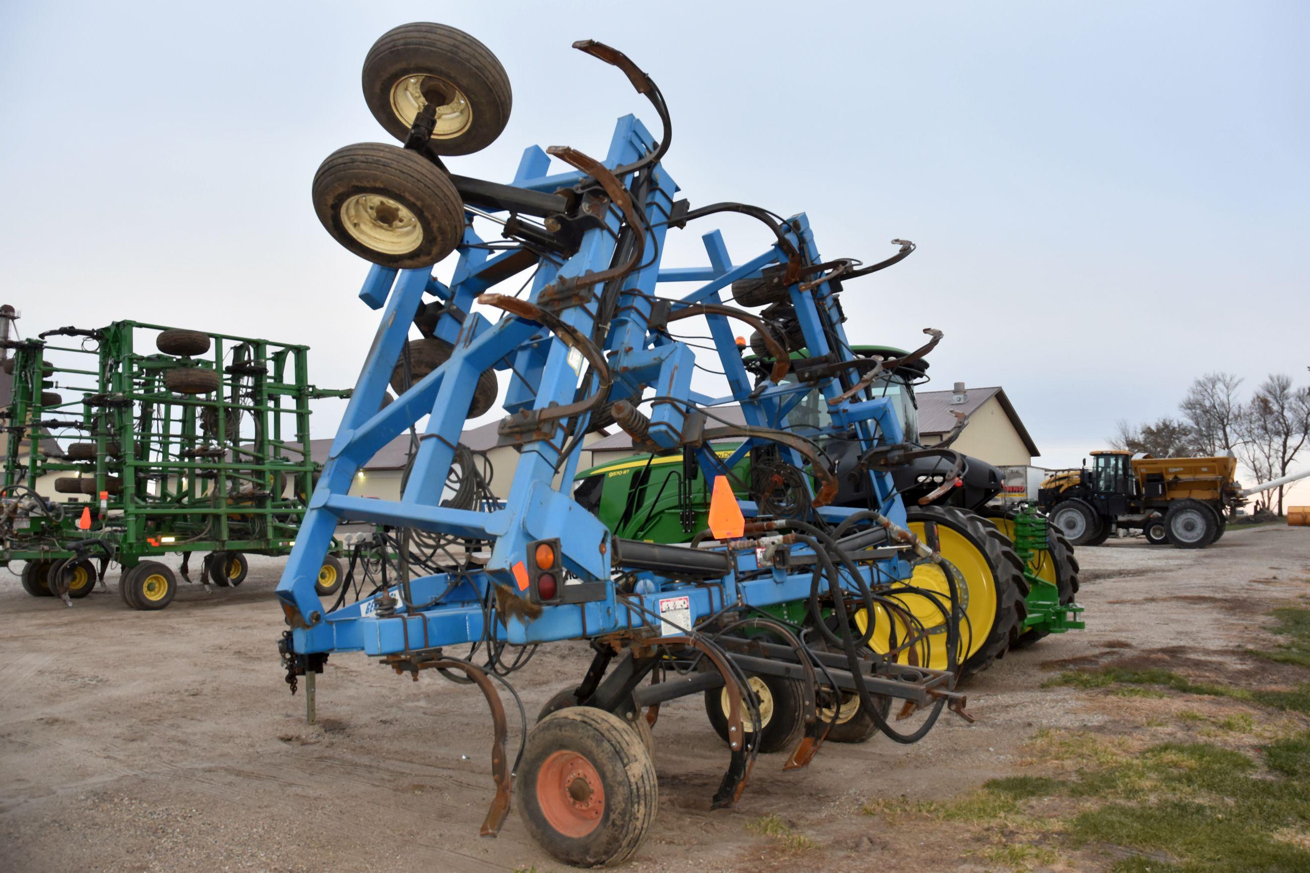 DMI Nutri-Placr 5300 Anhydrous Tool Bar, 47', 19 Knife, Raven NH3 Cooler With Raven Harness No Monit