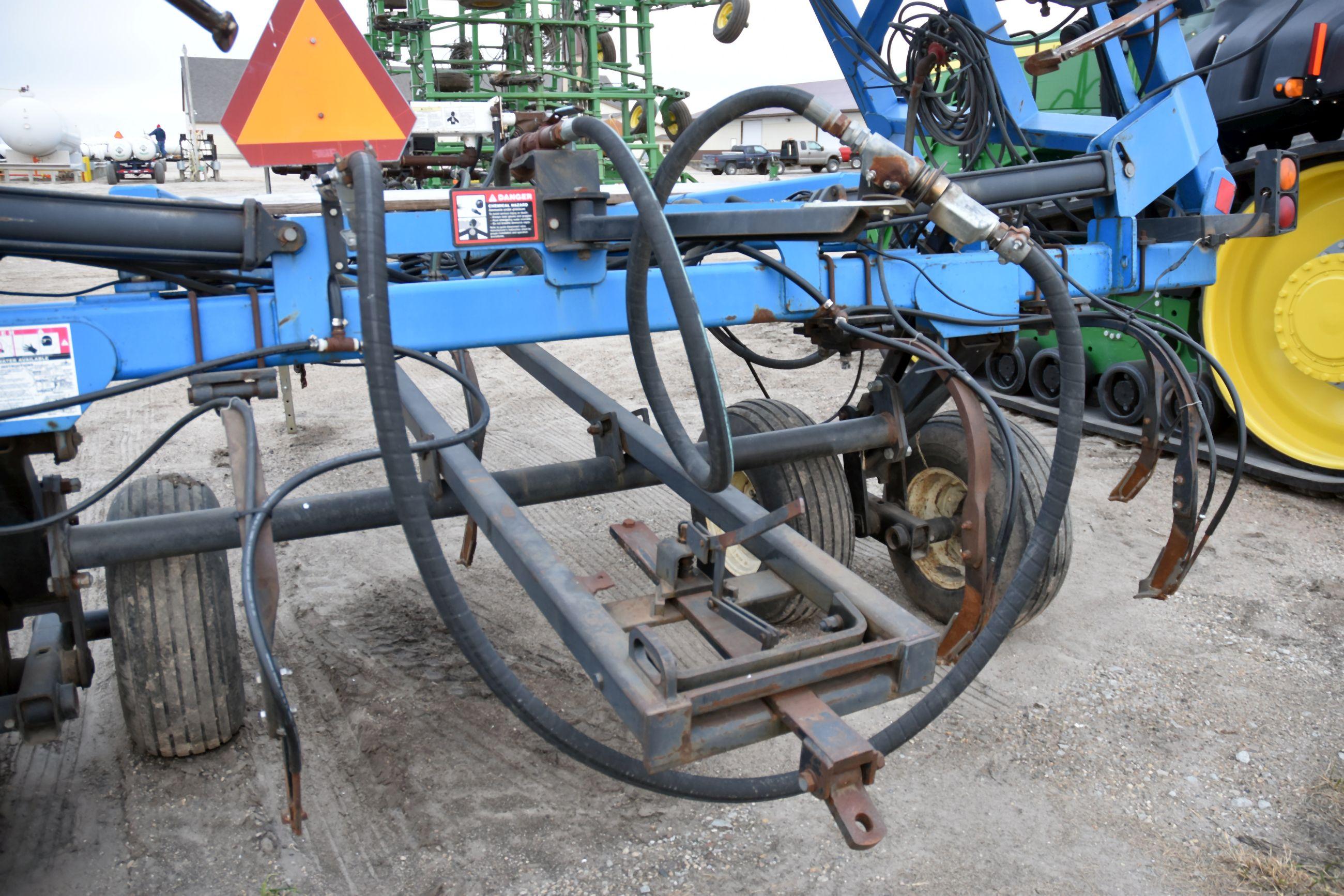 DMI Nutri-Placr 5300 Anhydrous Tool Bar, 47', 19 Knife, Raven NH3 Cooler With Raven Harness No Monit