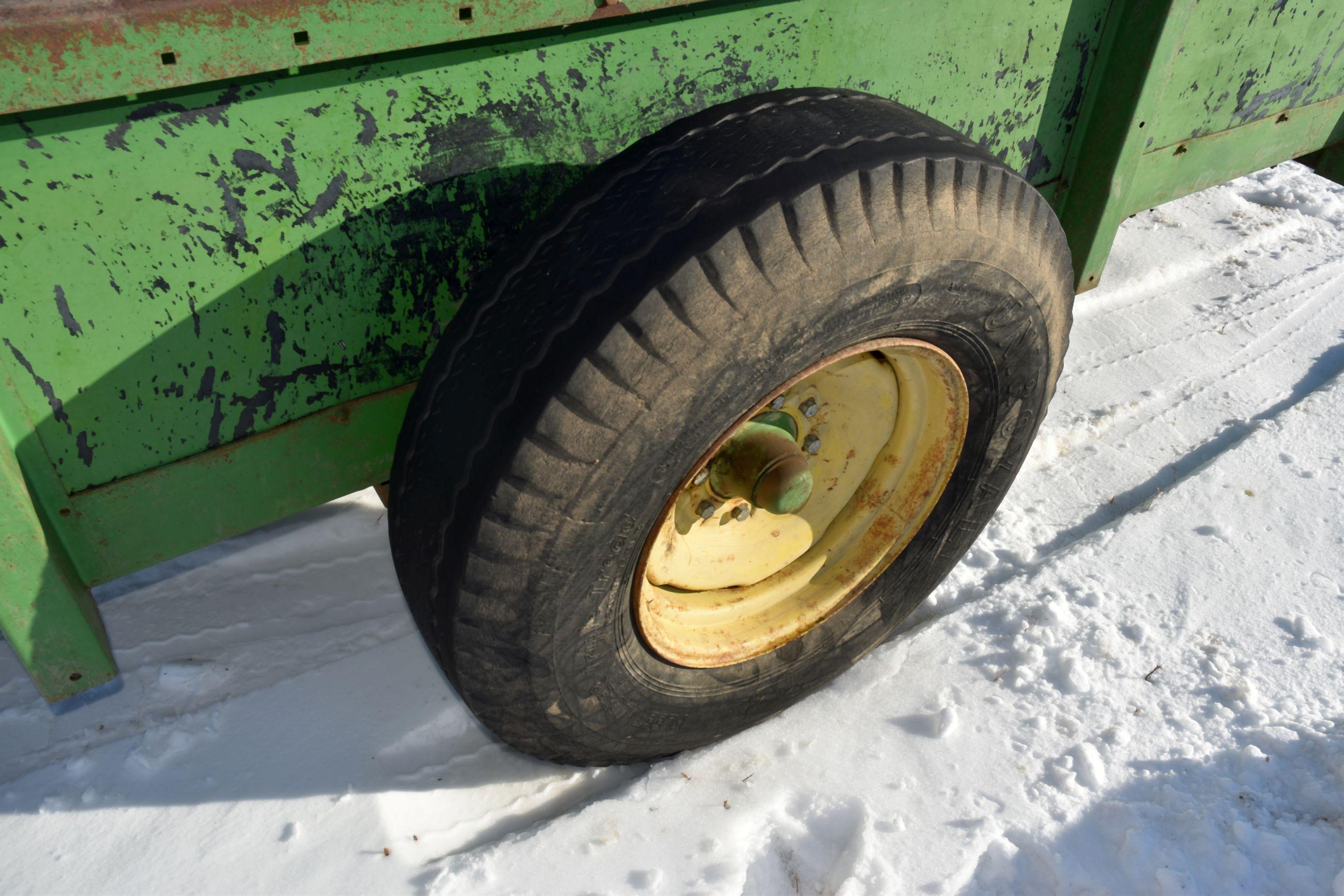 John Deere 450 Hydrapush Manure Spreader, Two Bea