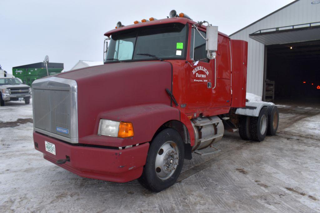 1994 White Volvo Semi Tractor, Integral Sleeper Cab, 3176 Cat Motor, 10sp, Unknown Miles, 22.5 Rubbe