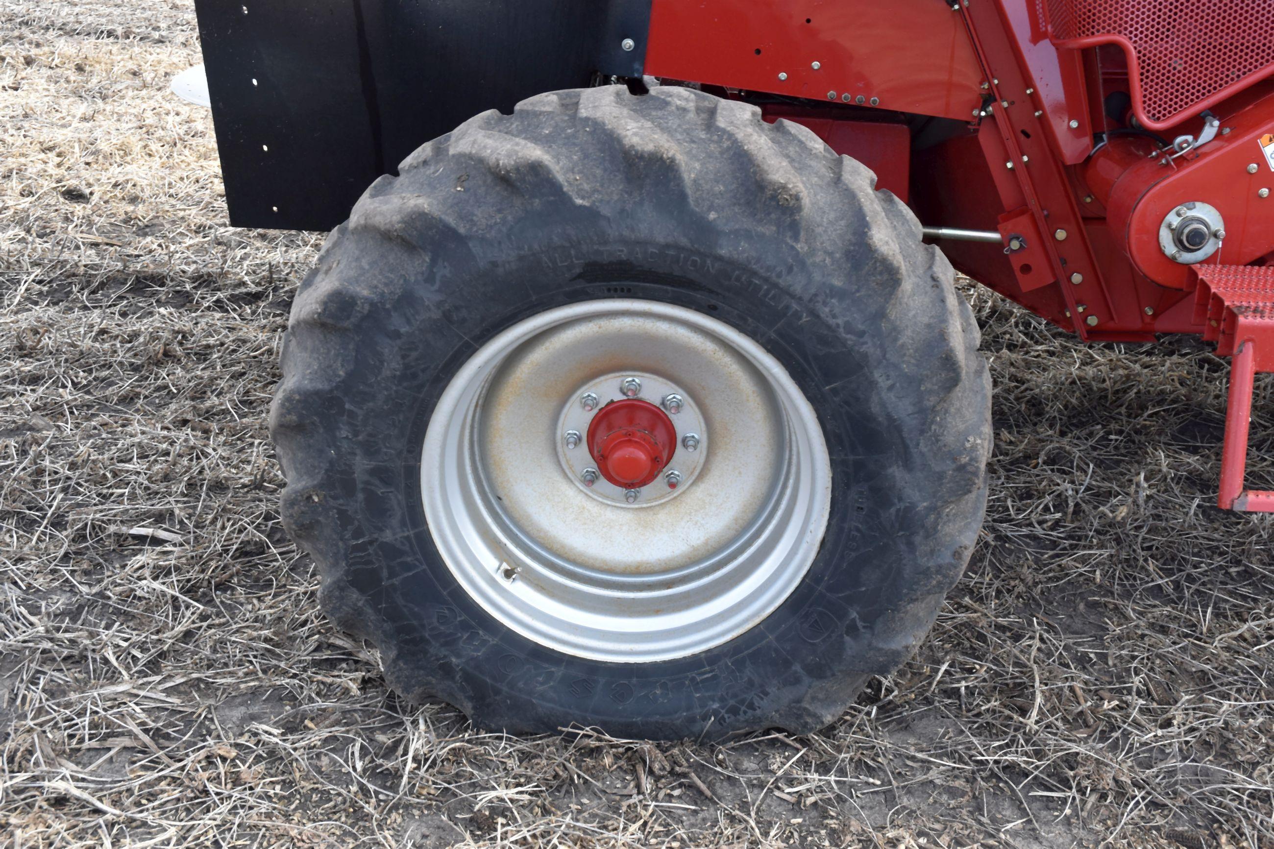 2007 CIH 2588 Combine 480/80R42 Duals, Pro600 Field Tracker, 2,068 Sep/2,800 Eng Hours Spreader/Chop