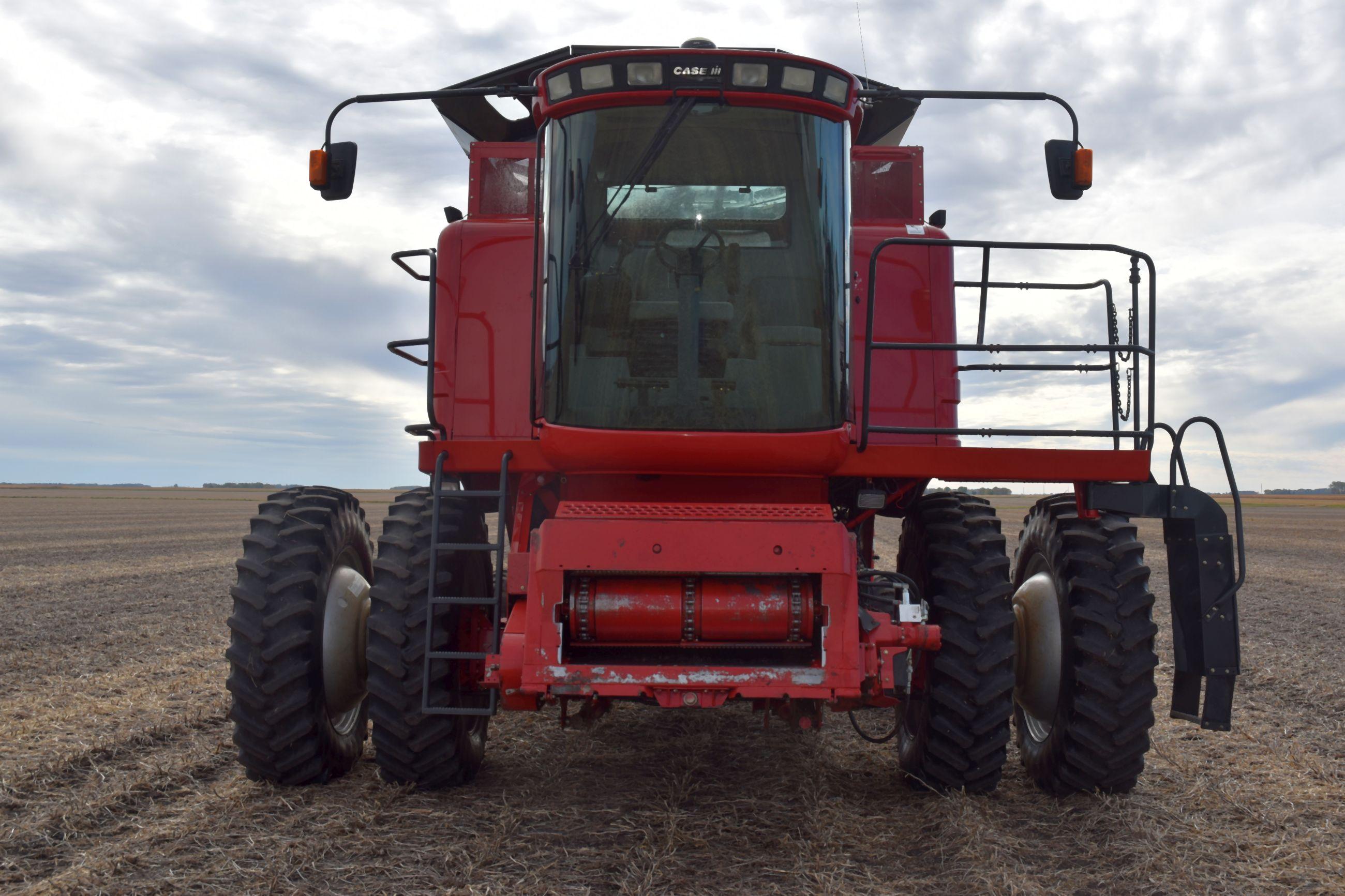 2007 CIH 2588 Combine 480/80R42 Duals, Pro600 Field Tracker, 2,068 Sep/2,800 Eng Hours Spreader/Chop