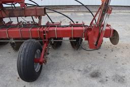 Case IH 955 Planter 14R20” Bean & Corn Drums (No Fert), 1000 PTO Pump, Hydraulic Markers, Row Cleane