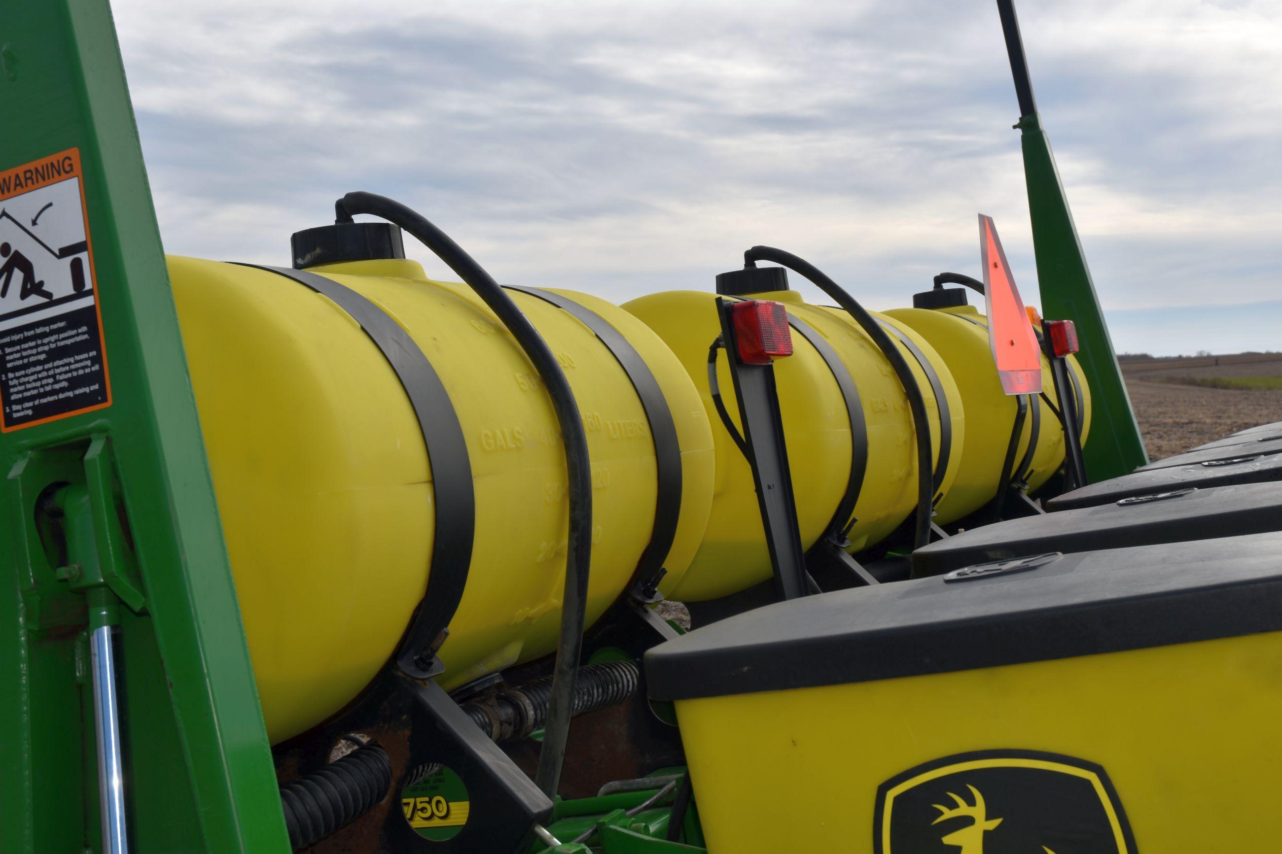 John Deere 1750 Max Emerge XP Planter 6Row30”, Liquid Fertilizer, (3) 70 Gallon Poly Fertilizer Tank