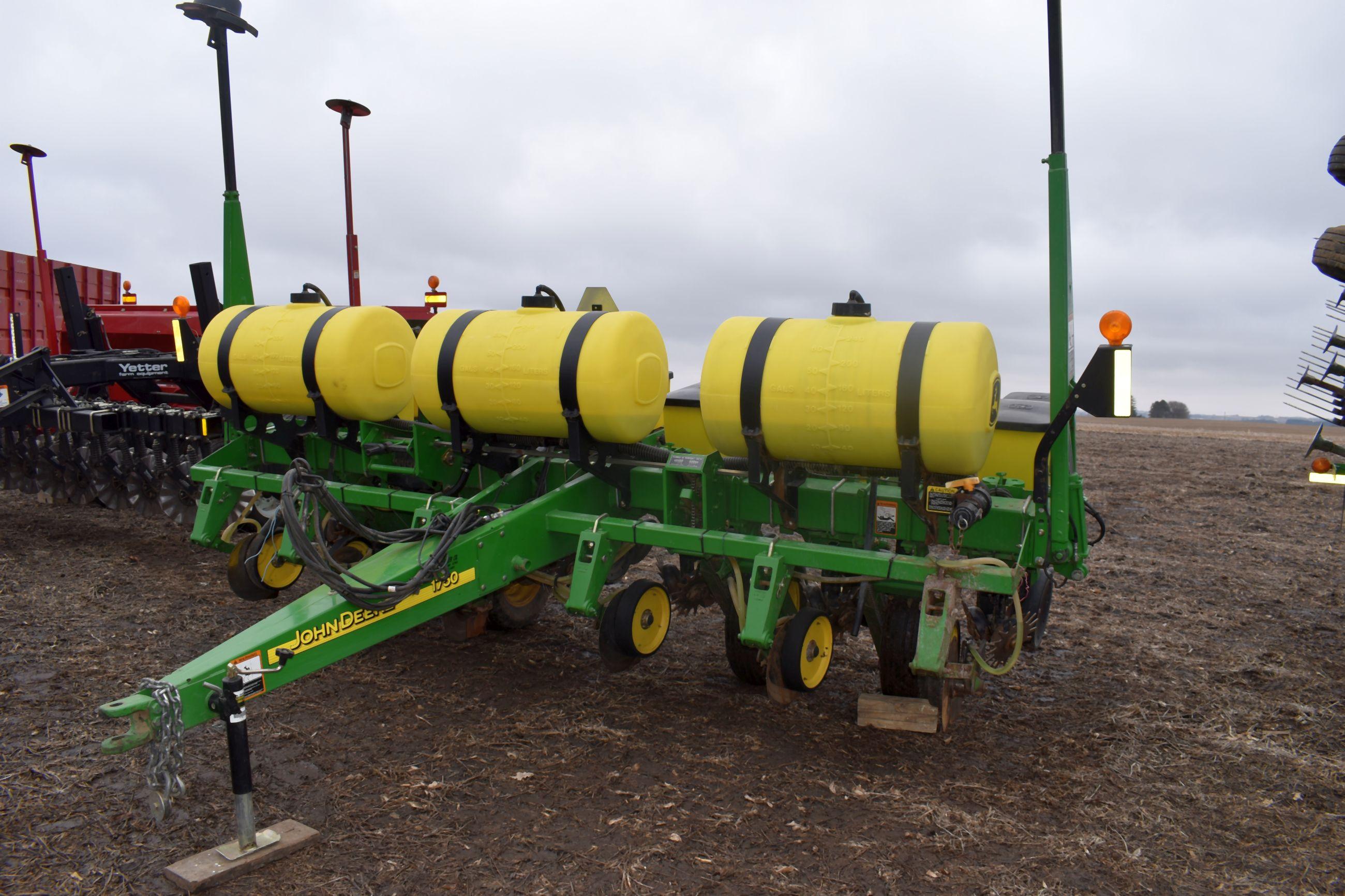 John Deere 1750 Max Emerge XP Planter 6Row30”, Liquid Fertilizer, (3) 70 Gallon Poly Fertilizer Tank