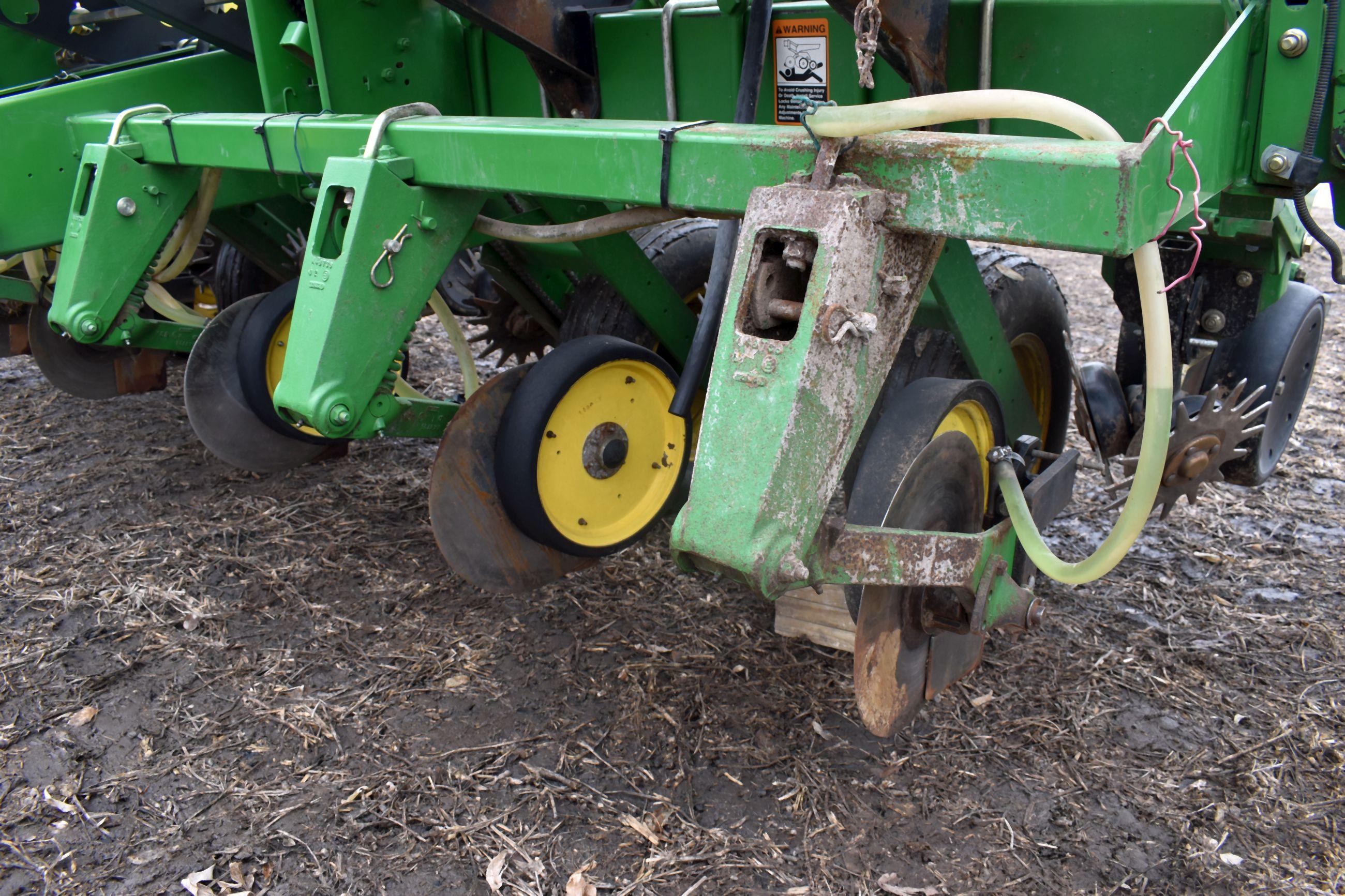 John Deere 1750 Max Emerge XP Planter 6Row30”, Liquid Fertilizer, (3) 70 Gallon Poly Fertilizer Tank