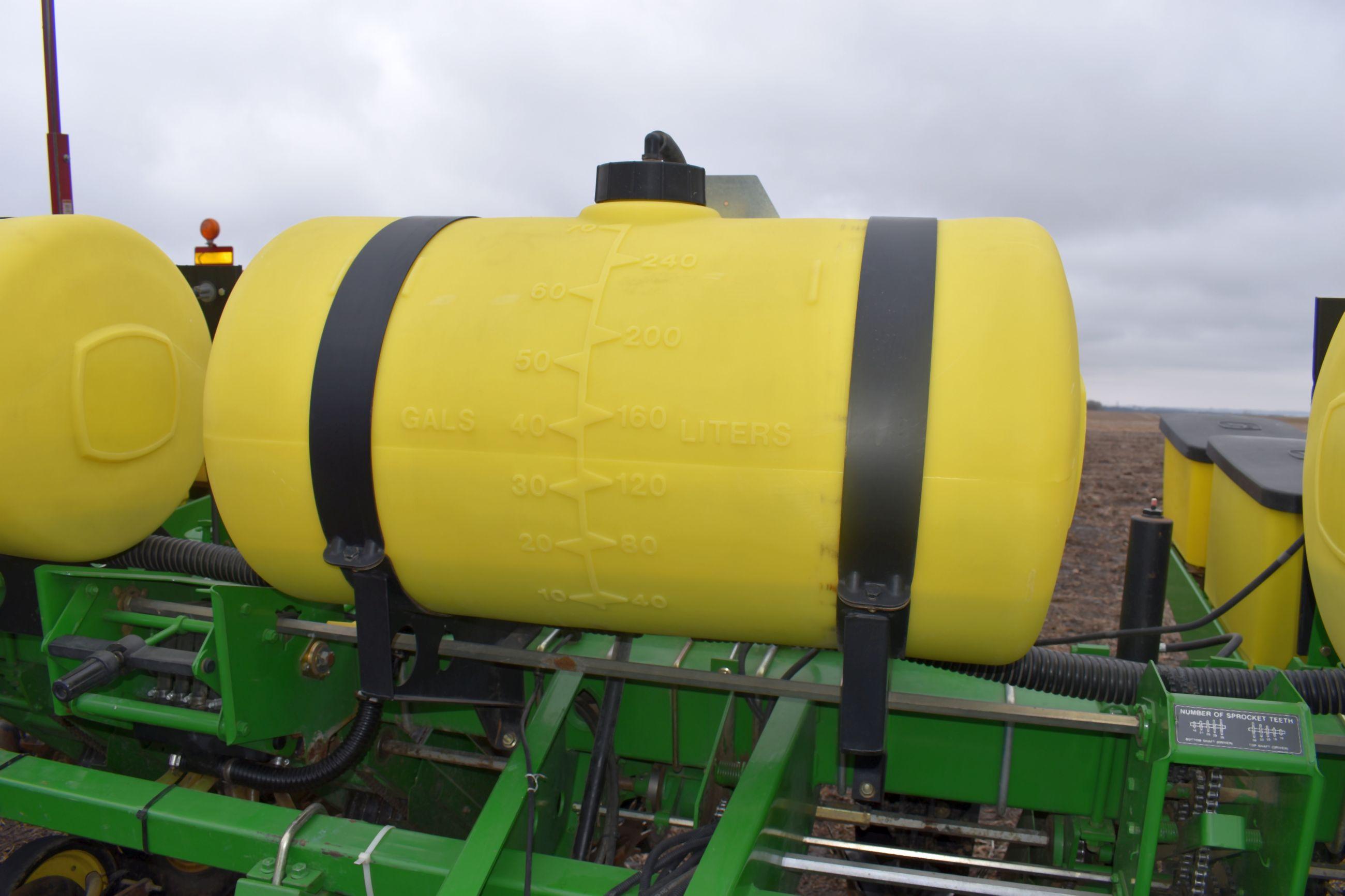 John Deere 1750 Max Emerge XP Planter 6Row30”, Liquid Fertilizer, (3) 70 Gallon Poly Fertilizer Tank