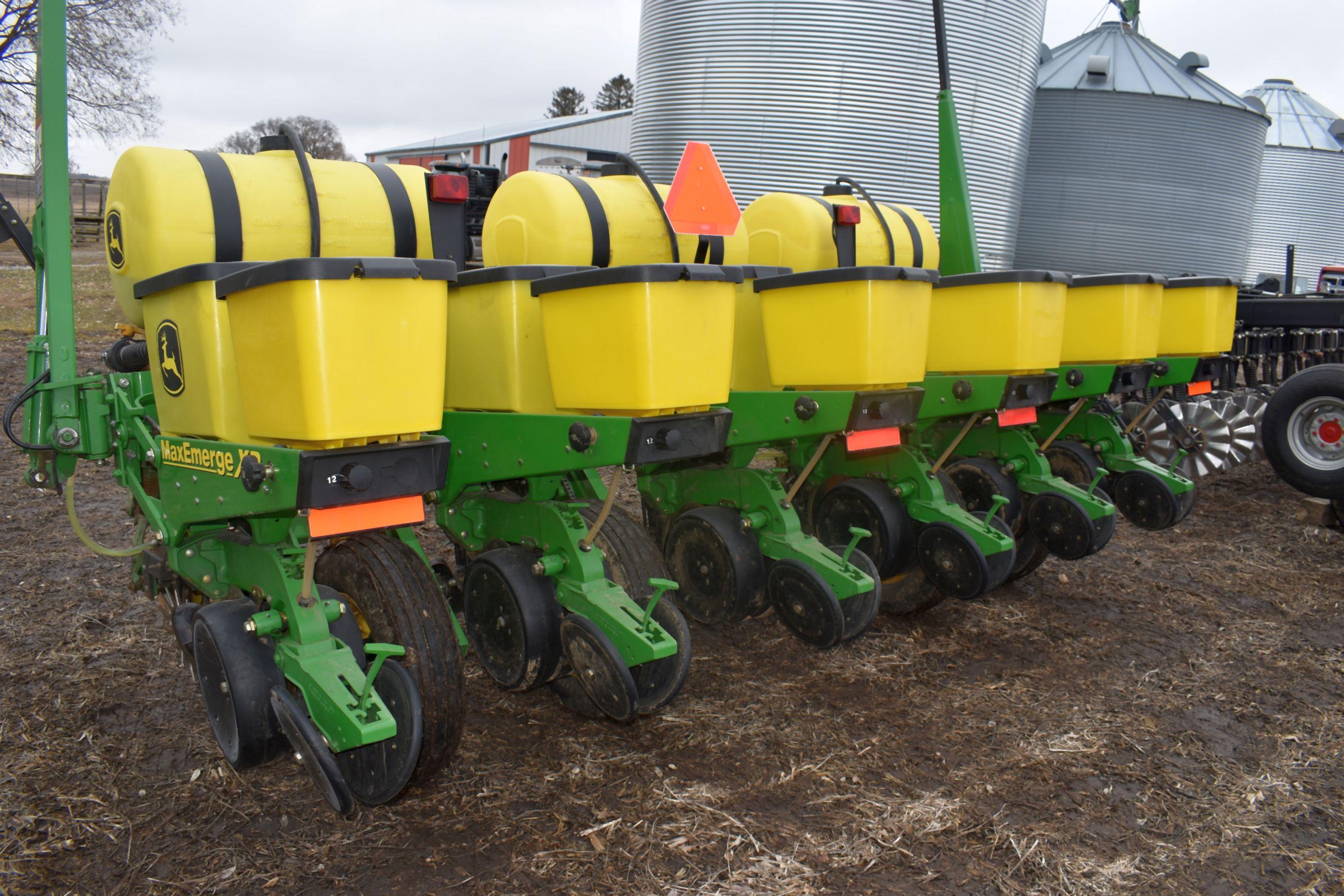 John Deere 1750 Max Emerge XP Planter 6Row30”, Liquid Fertilizer, (3) 70 Gallon Poly Fertilizer Tank