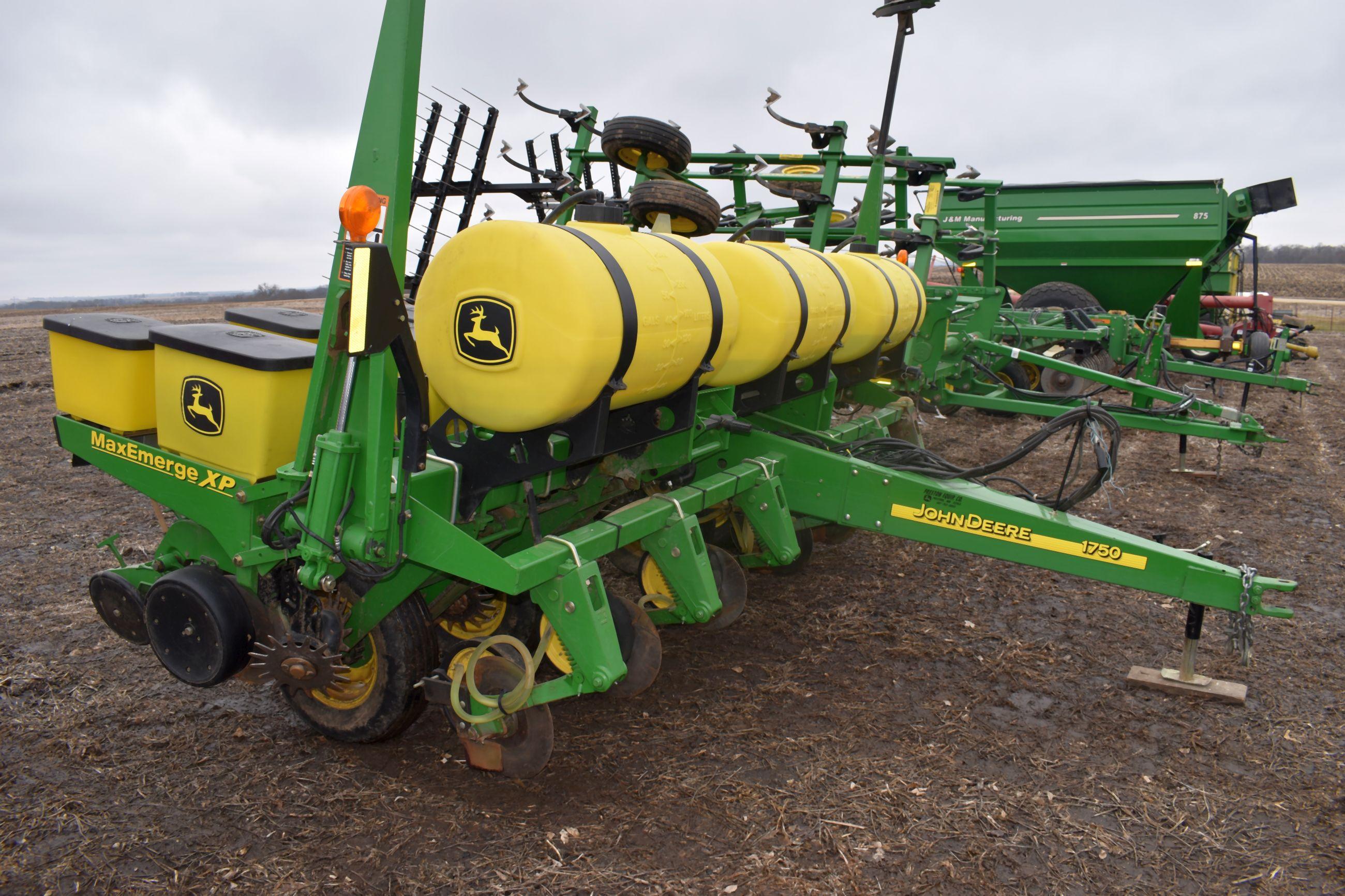 John Deere 1750 Max Emerge XP Planter 6Row30”, Liquid Fertilizer, (3) 70 Gallon Poly Fertilizer Tank