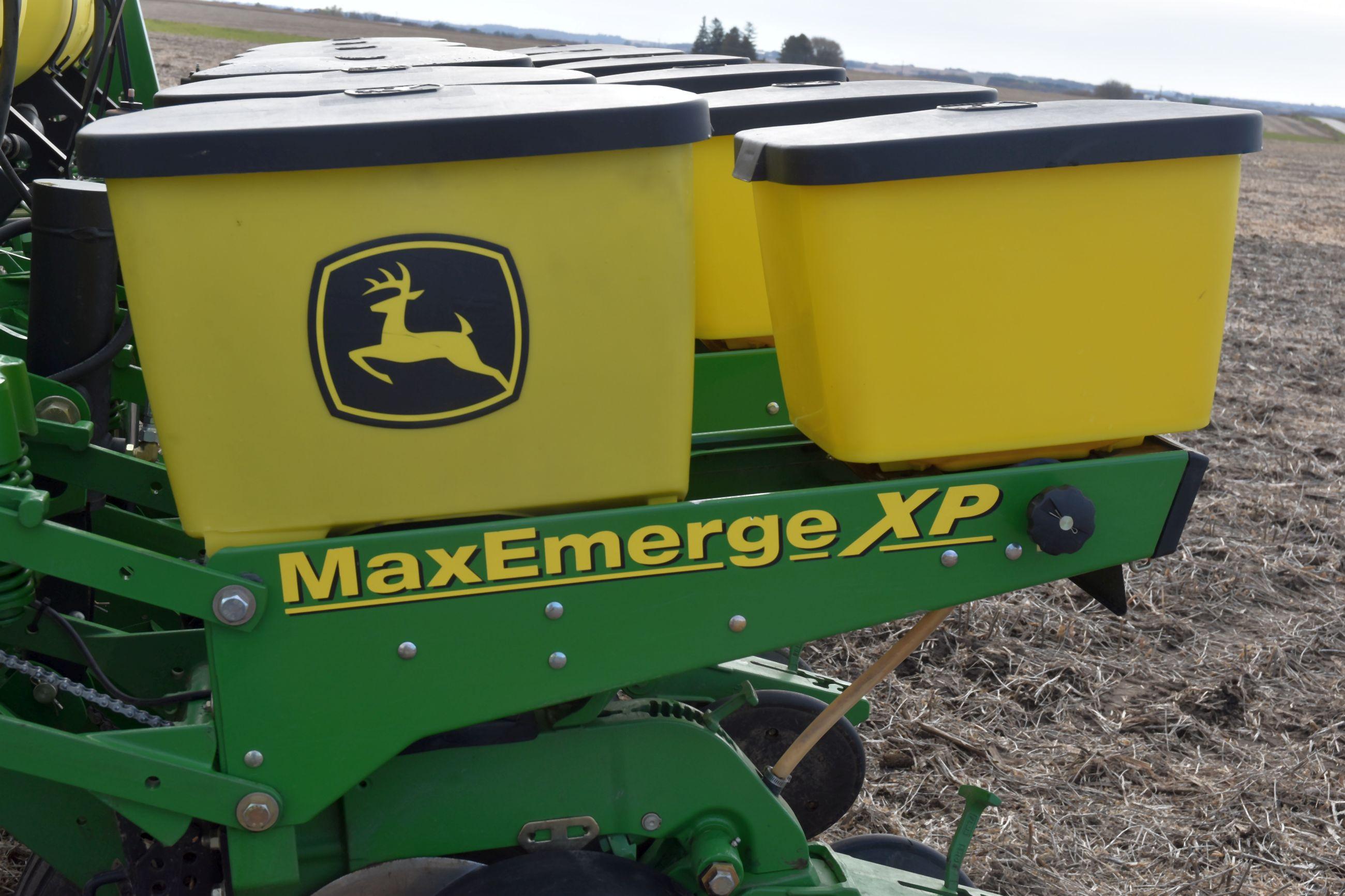 John Deere 1750 Max Emerge XP Planter 6Row30”, Liquid Fertilizer, (3) 70 Gallon Poly Fertilizer Tank