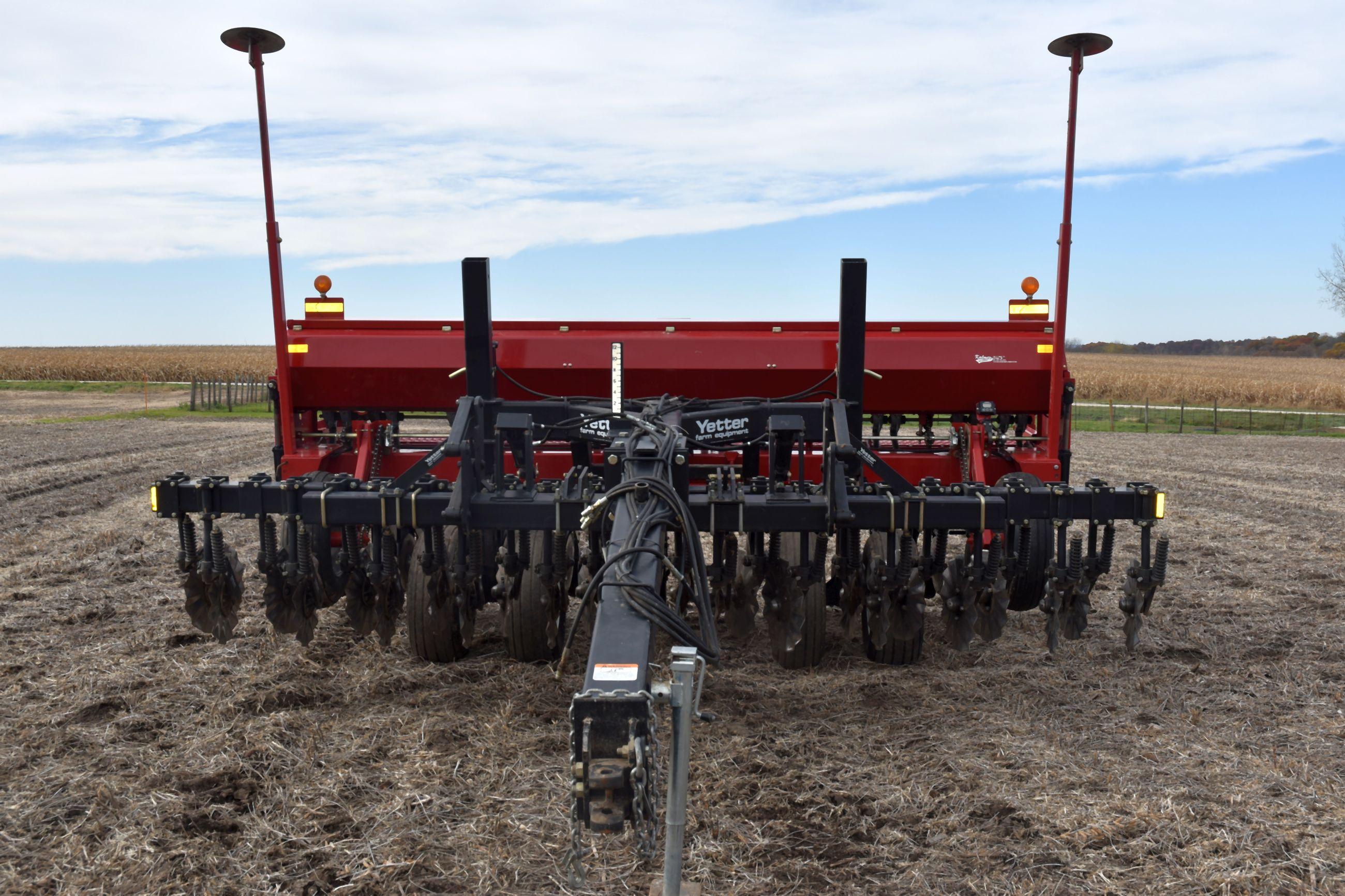 Case IH 5400 Mulch Till Drill 15’, 7.5” Spacings, Hyd Markers, Press Wheels, Double Disc, Case IH Ac