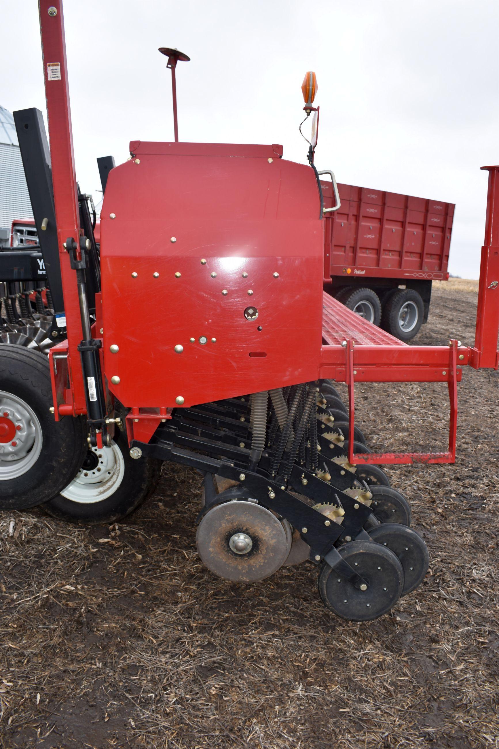 Case IH 5400 Mulch Till Drill 15’, 7.5” Spacings, Hyd Markers, Press Wheels, Double Disc, Case IH Ac