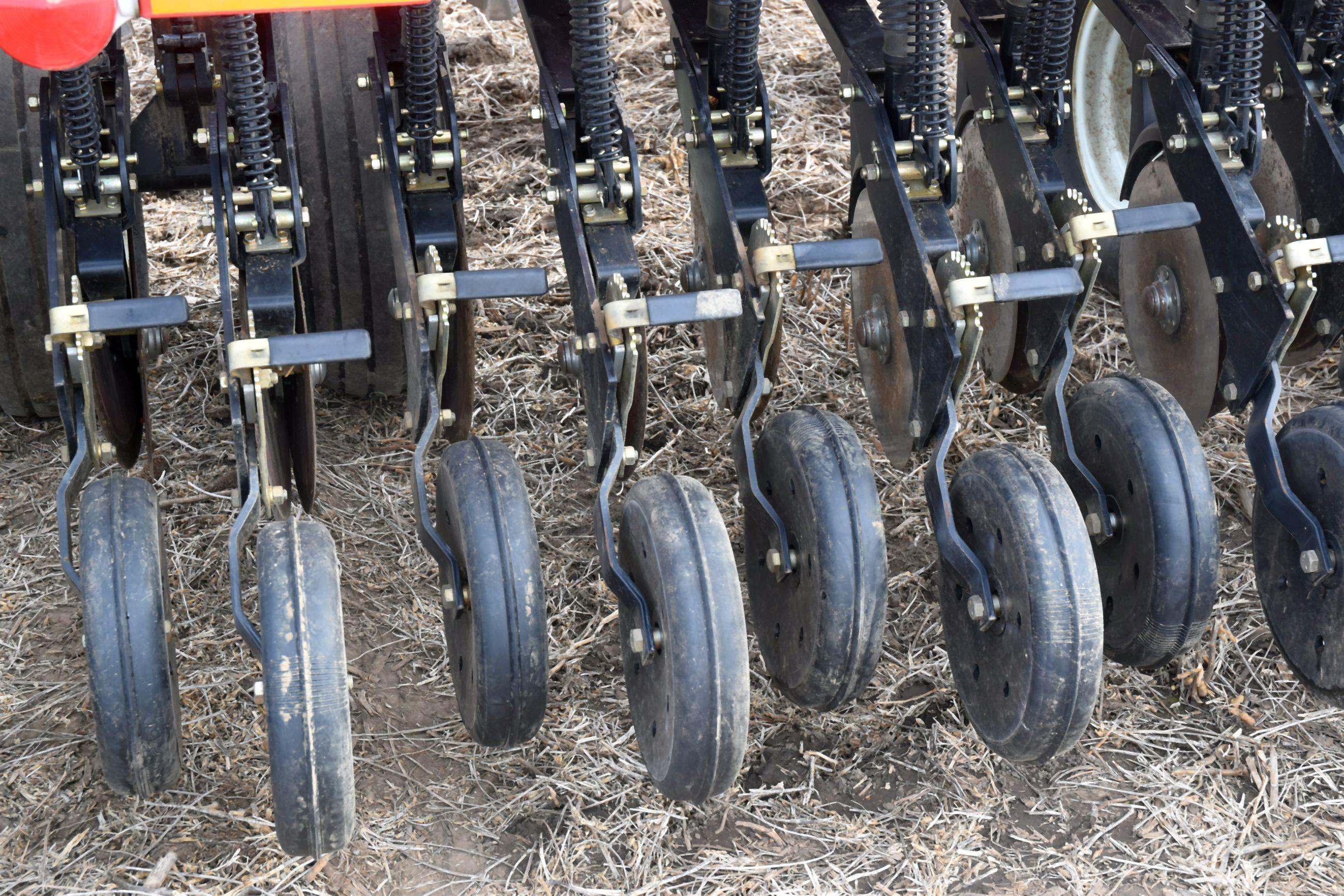 Case IH 5400 Mulch Till Drill 15’, 7.5” Spacings, Hyd Markers, Press Wheels, Double Disc, Case IH Ac