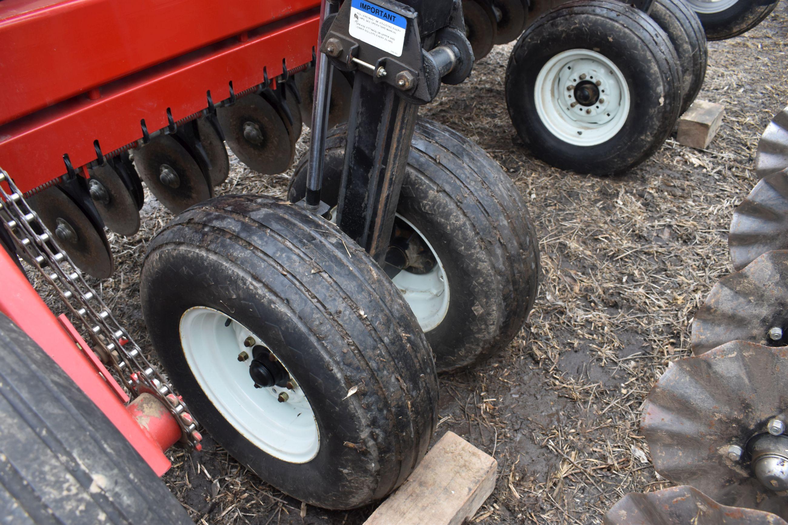 Yetter Hydraulic Drill Caddy, No-Till Coulters 15’, One Owner