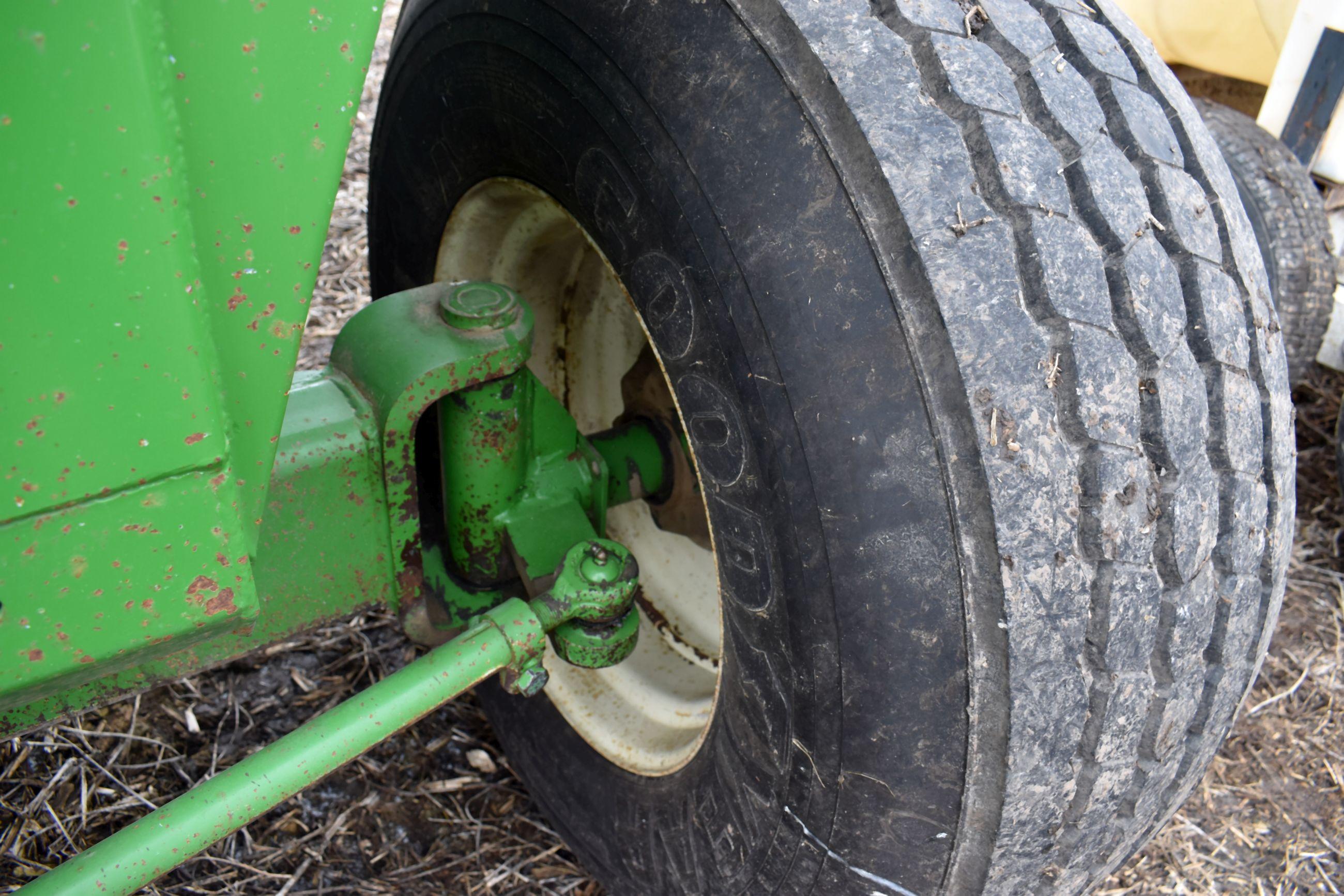 Brent 544 Gravity Box, Rear Brakes, 22.5 Tires, Light Kit, Sight Glass, Right Hand Discharge, Green