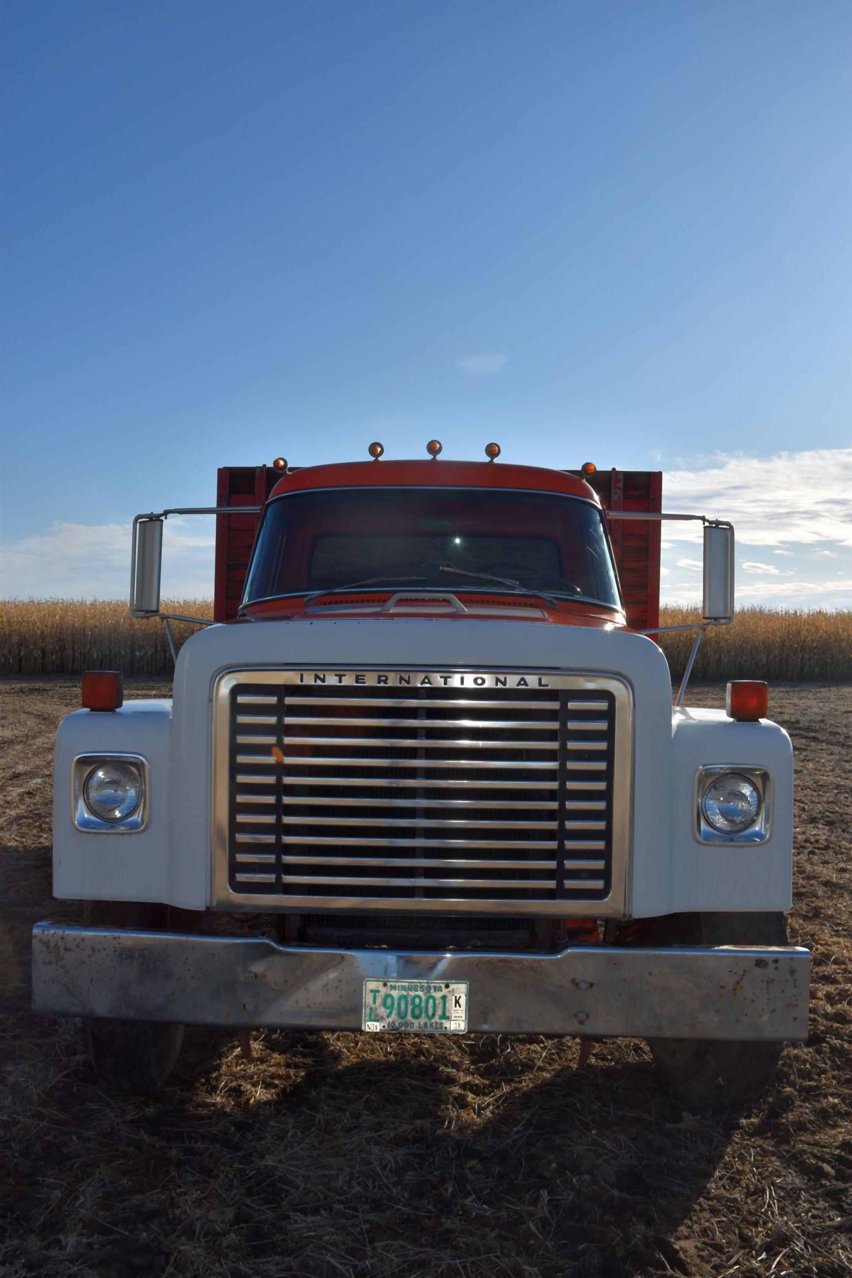 1976 International Loadstar 1700 Grain Truck 404 Gas V8, 5 x 2 Speed, 57,265 Actual Miles, 9.00-20 T